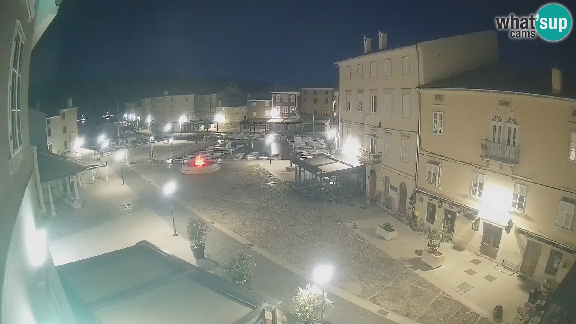 LIVE cam Cres Stadt – Hauptplatz und “mandrač” – Cres Insel – Kroatien