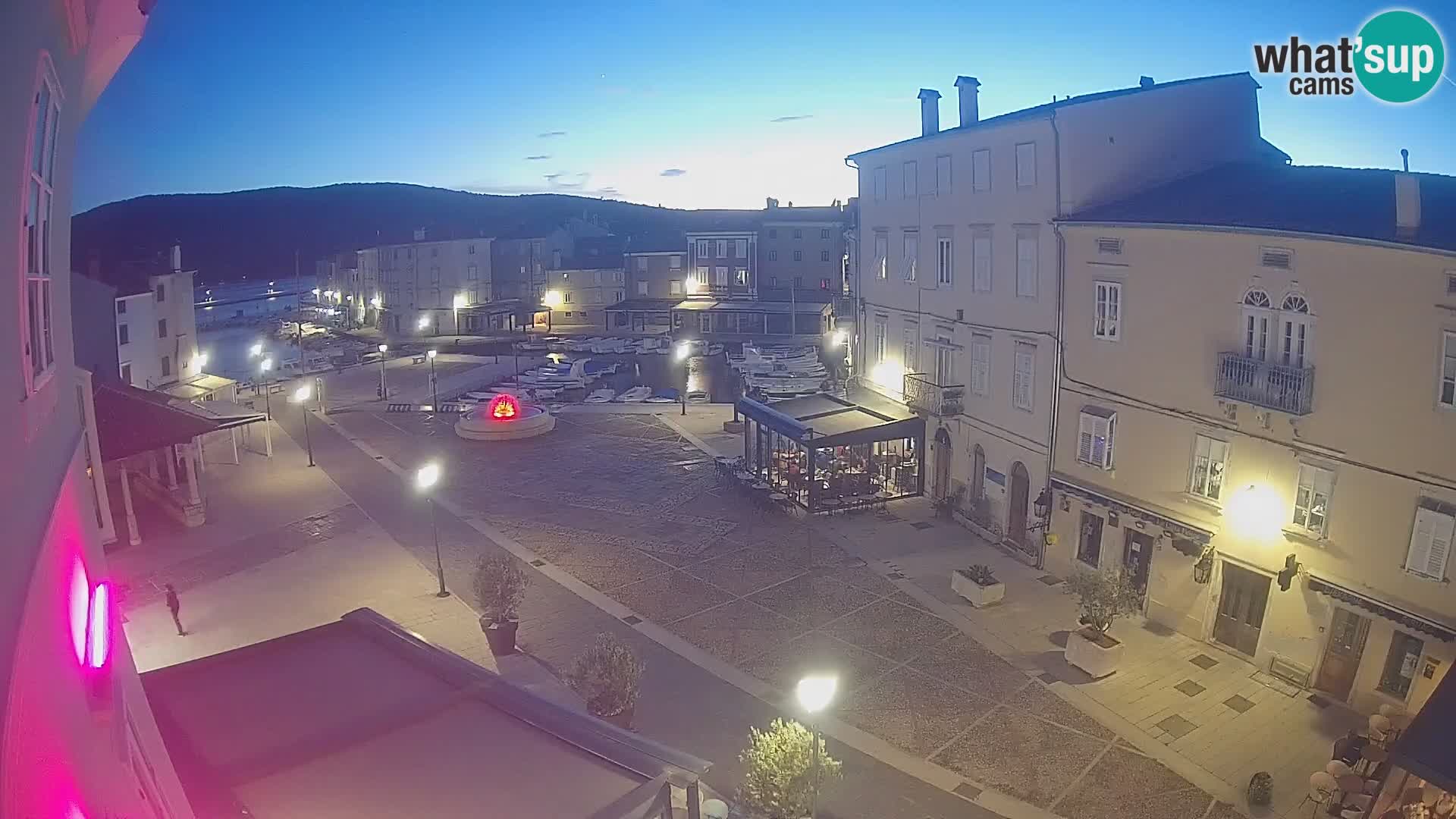 LIVE cam Cres Stadt – Hauptplatz und “mandrač” – Cres Insel – Kroatien