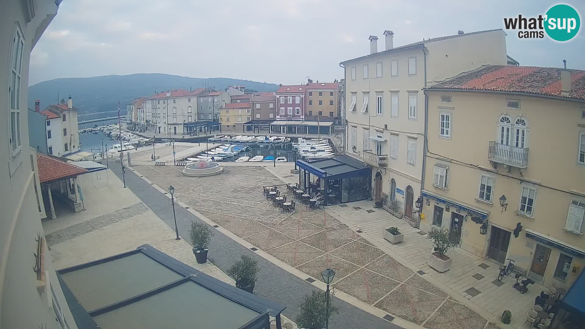 LIVE cam Cres Stadt – Hauptplatz und “mandrač” – Cres Insel – Kroatien