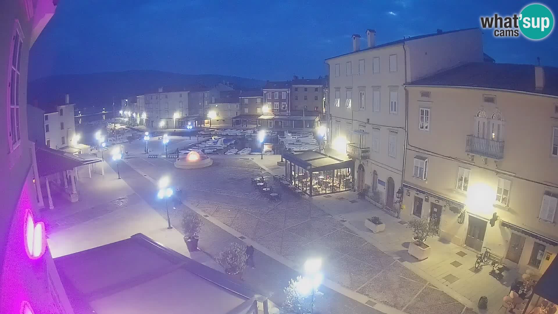 LIVE cam Cres Stadt – Hauptplatz und “mandrač” – Cres Insel – Kroatien