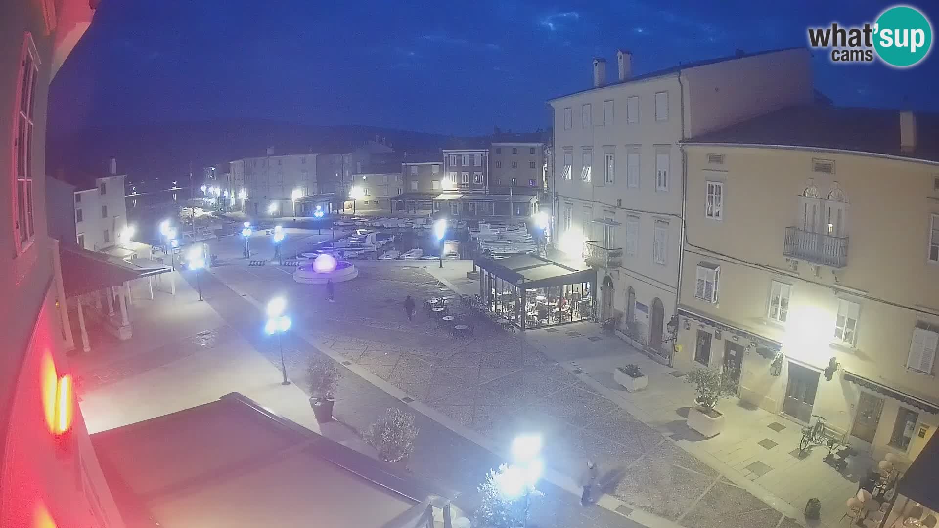 LIVE cam Cres city – place principale et “mandrač” – île de Cres – Croatie