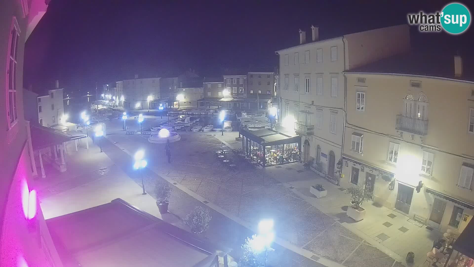 LIVE cam Cres city – place principale et “mandrač” – île de Cres – Croatie