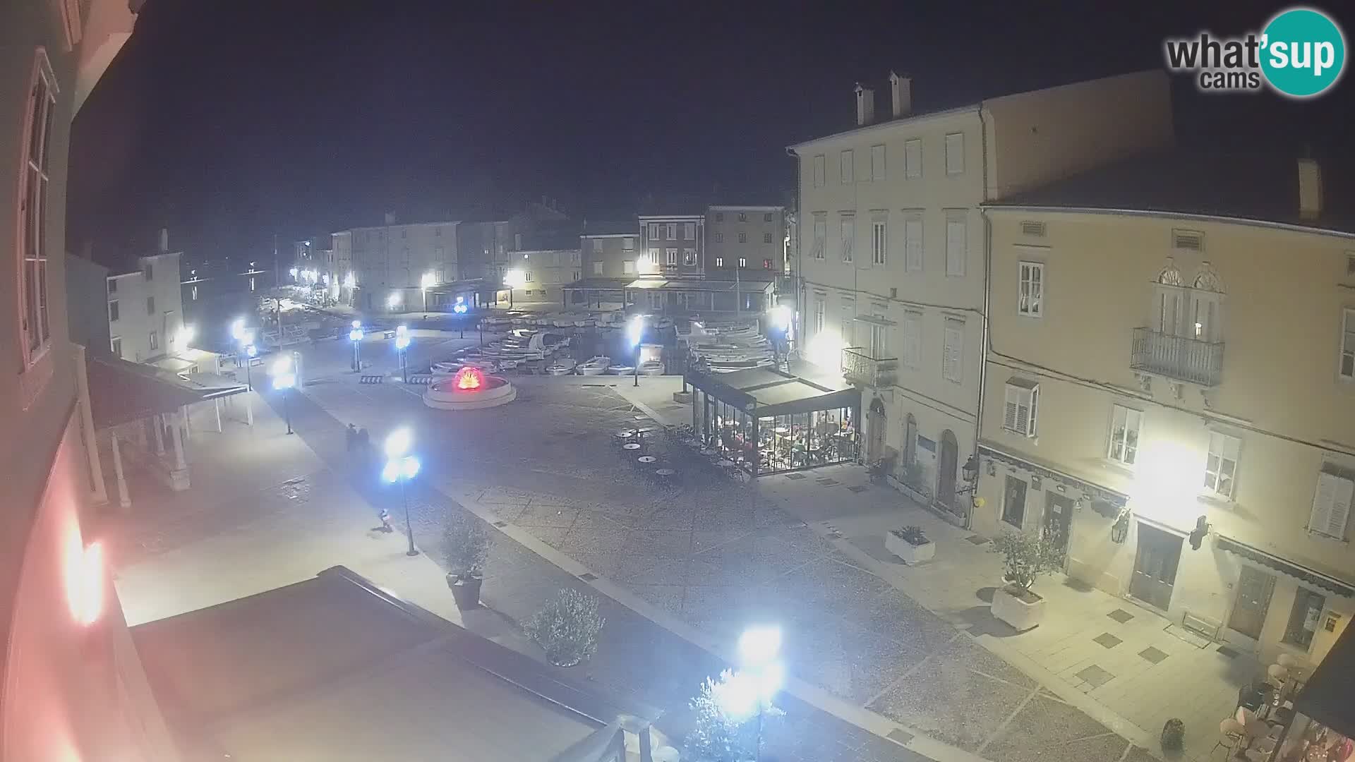 LIVE cam Cres city – place principale et “mandrač” – île de Cres – Croatie