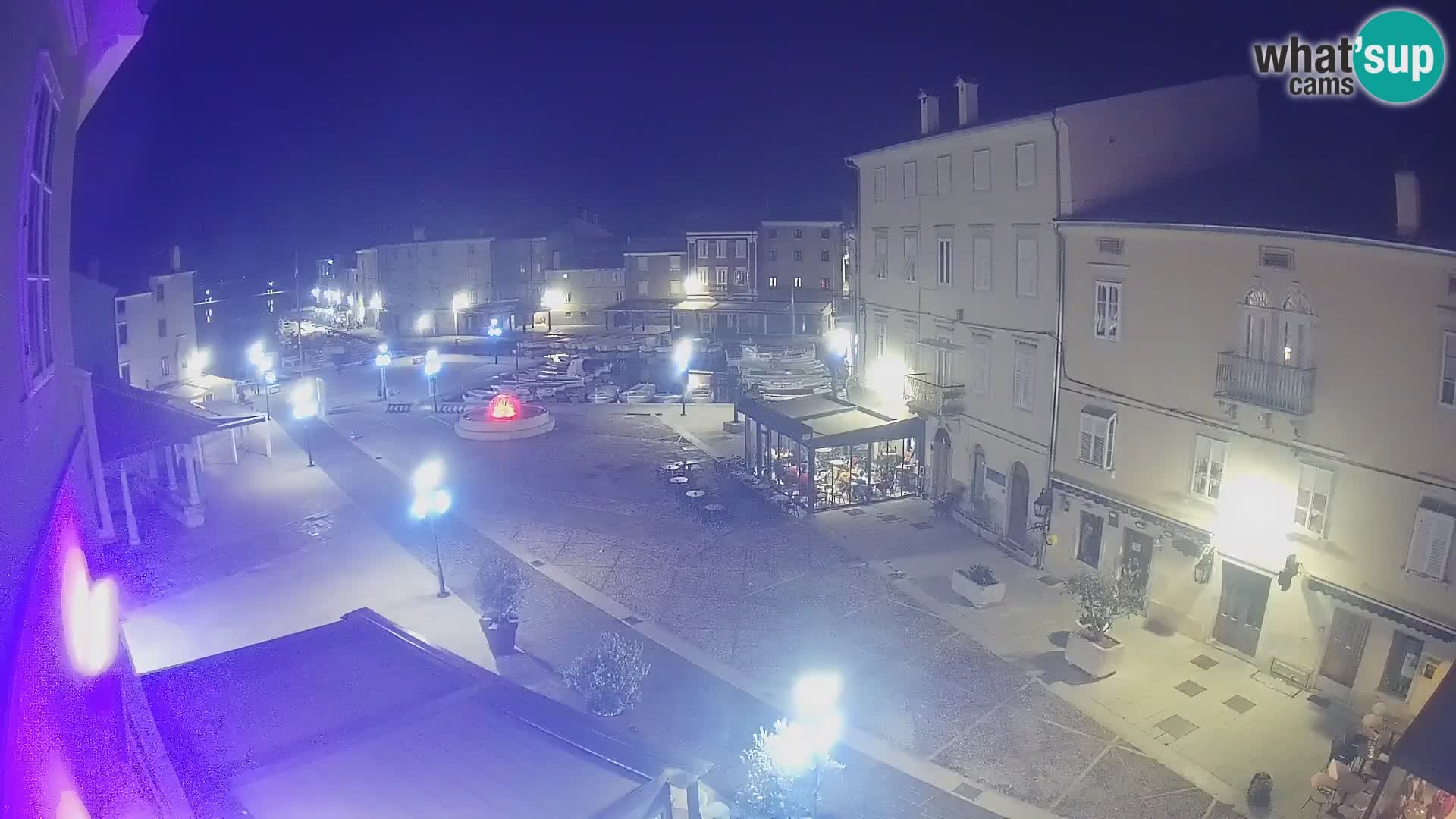 LIVE cam Cres city – place principale et “mandrač” – île de Cres – Croatie