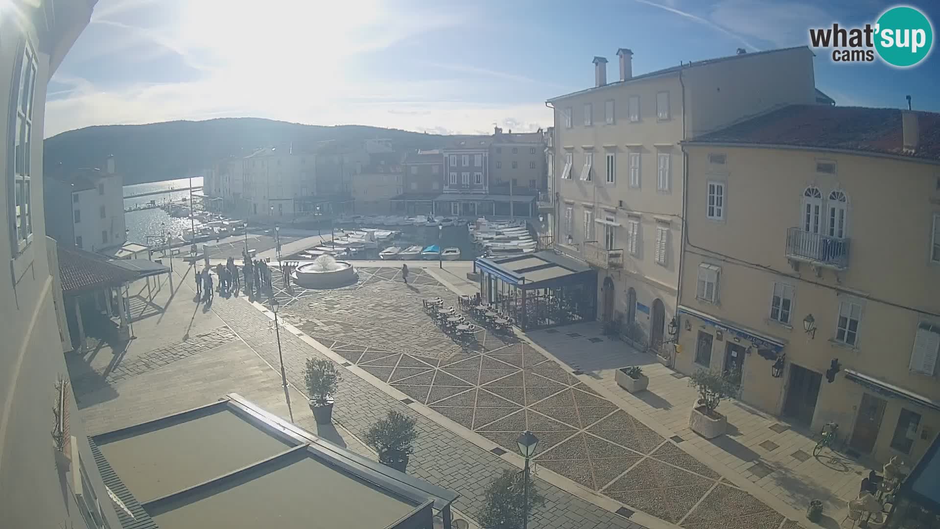 LIVE cam Cres Stadt – Hauptplatz und “mandrač” – Cres Insel – Kroatien