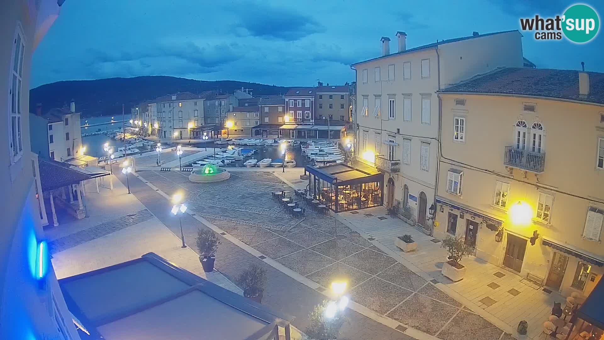 LIVE cam Cres Stadt – Hauptplatz und “mandrač” – Cres Insel – Kroatien