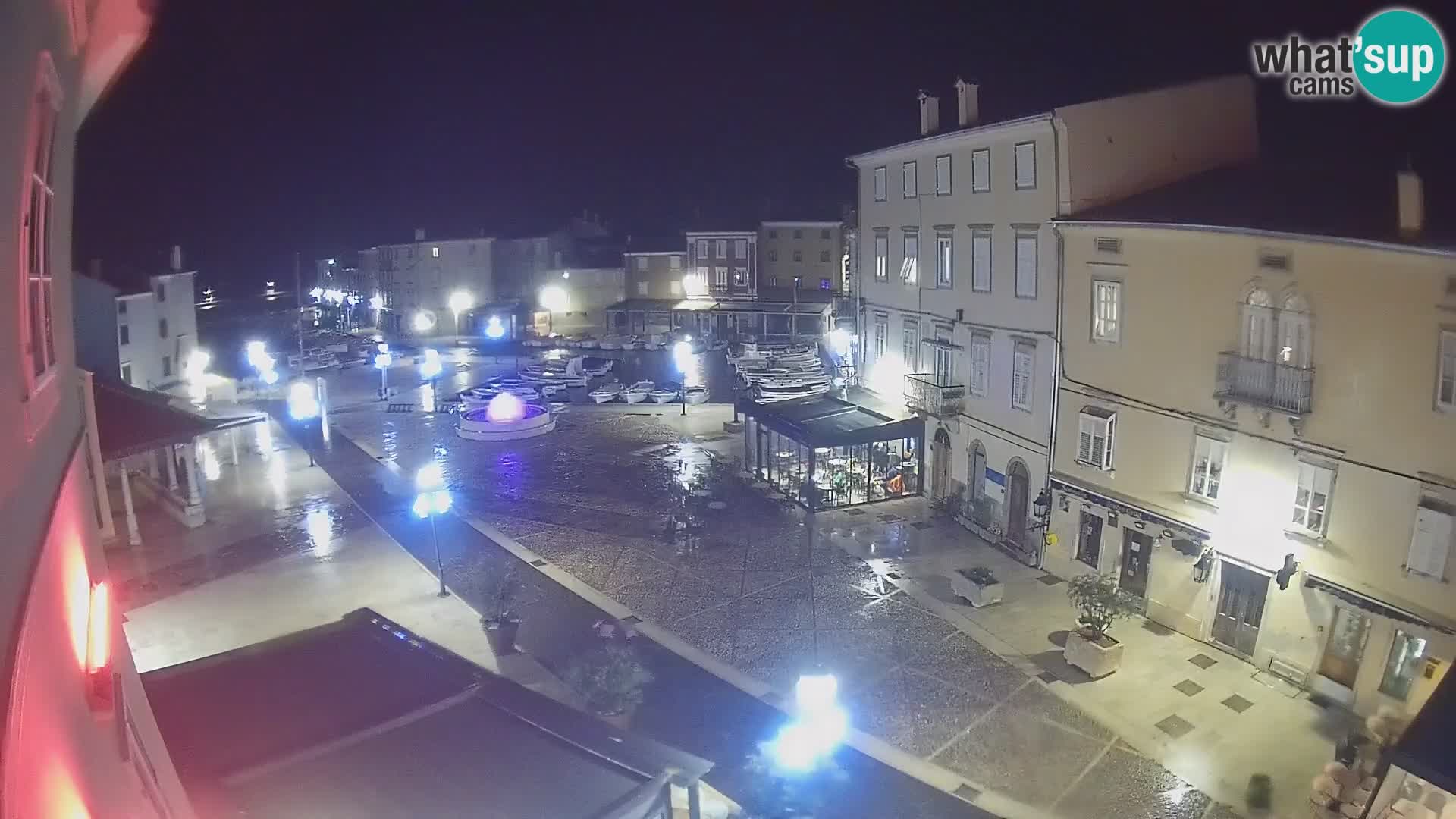 Cámara en vivo ciudad de Cres – plaza principal y “mandrač” – isla de Cres – Croacia