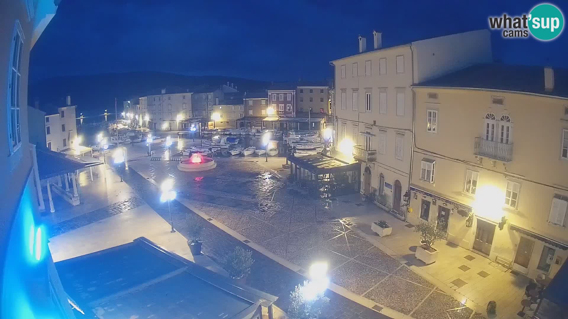 Cámara en vivo ciudad de Cres – plaza principal y “mandrač” – isla de Cres – Croacia