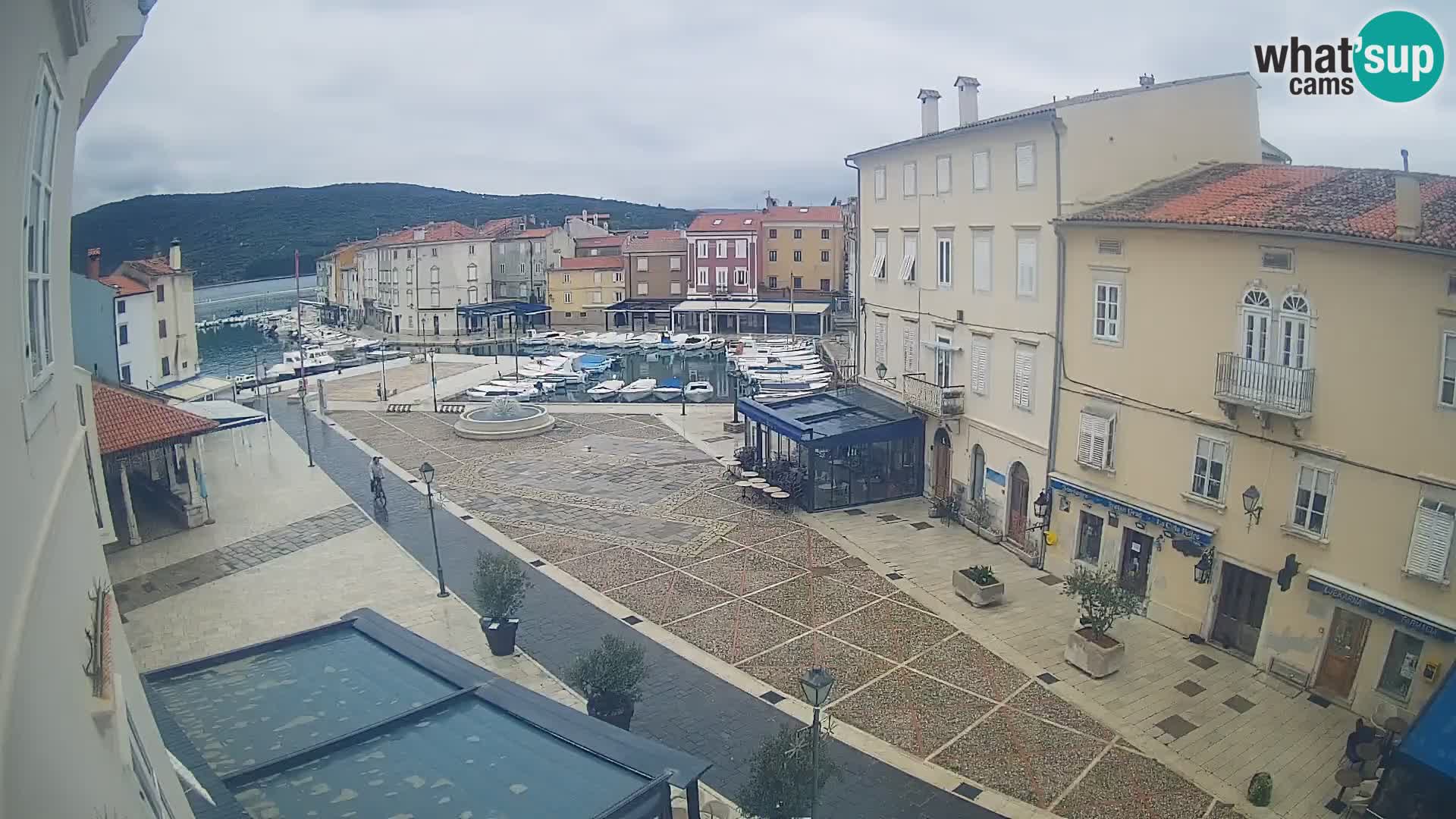 LIVE cam Cres Stadt – Hauptplatz und “mandrač” – Cres Insel – Kroatien