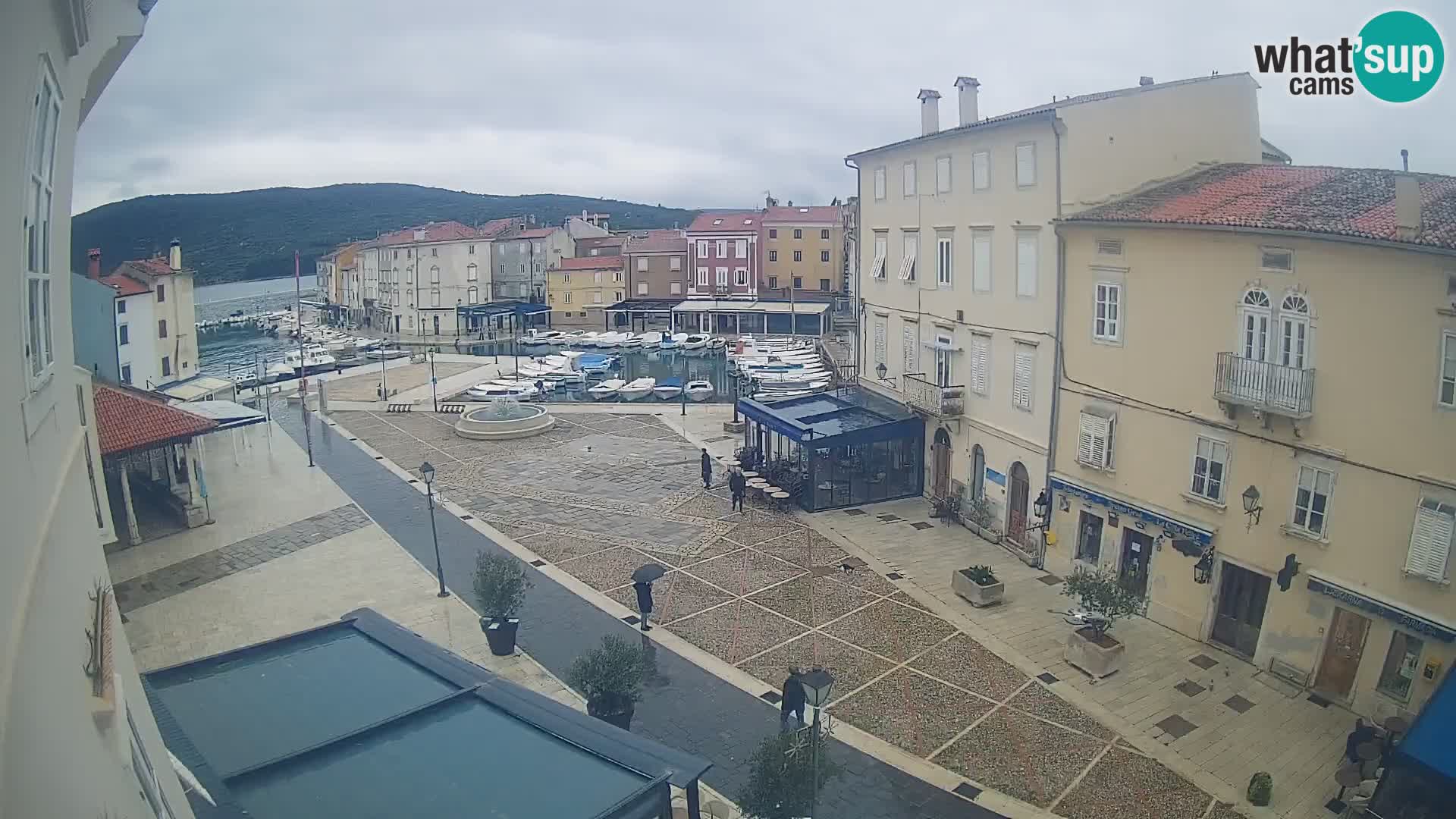 Cámara en vivo ciudad de Cres – plaza principal y “mandrač” – isla de Cres – Croacia