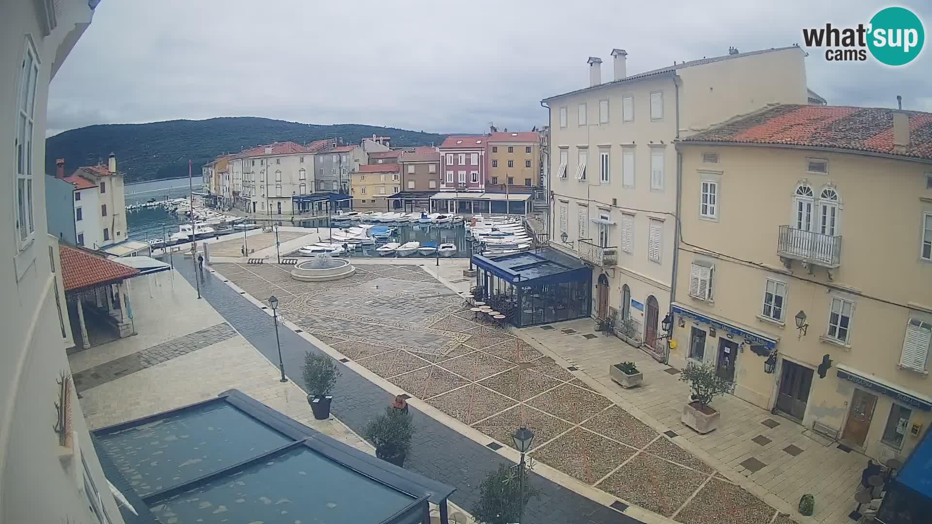 LIVE cam Cres città – piazza principale e “mandrač” – isola di Cherso – Croazia