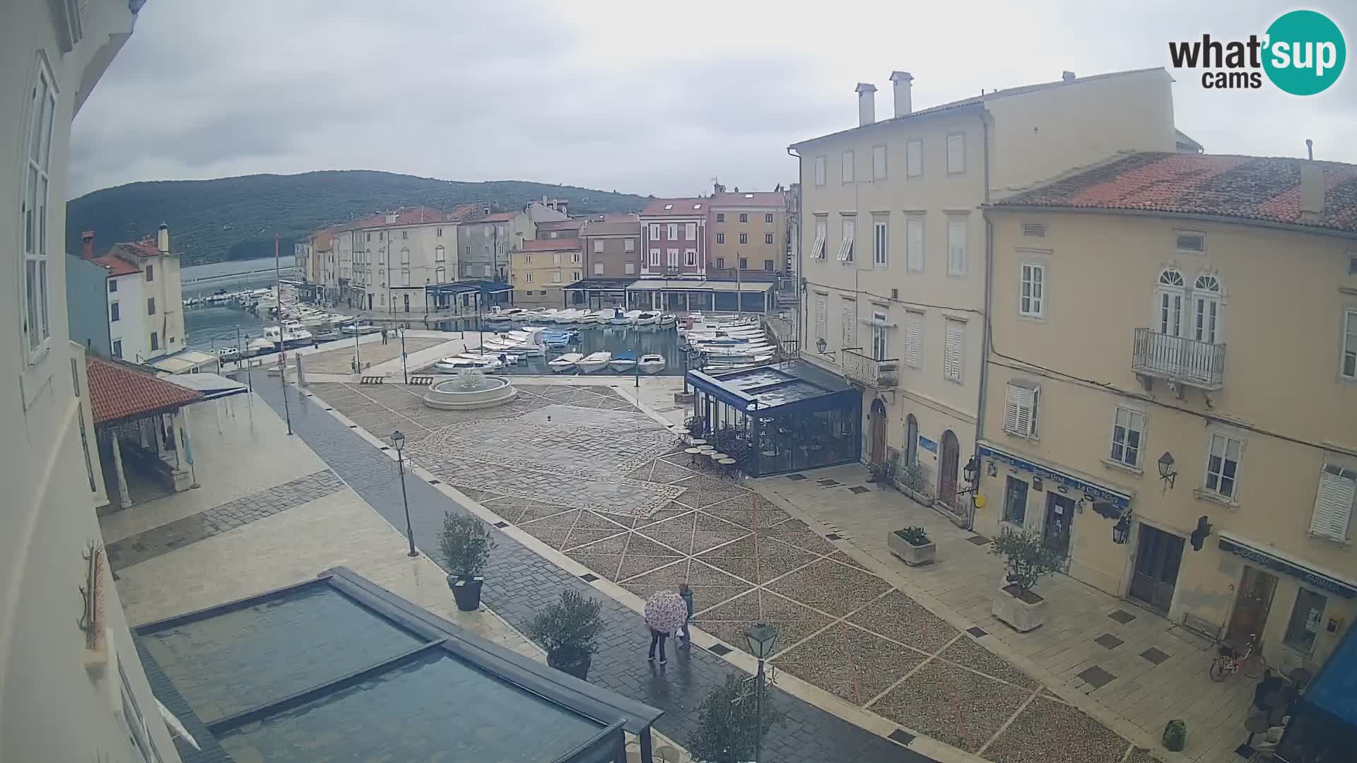 Cámara en vivo ciudad de Cres – plaza principal y “mandrač” – isla de Cres – Croacia