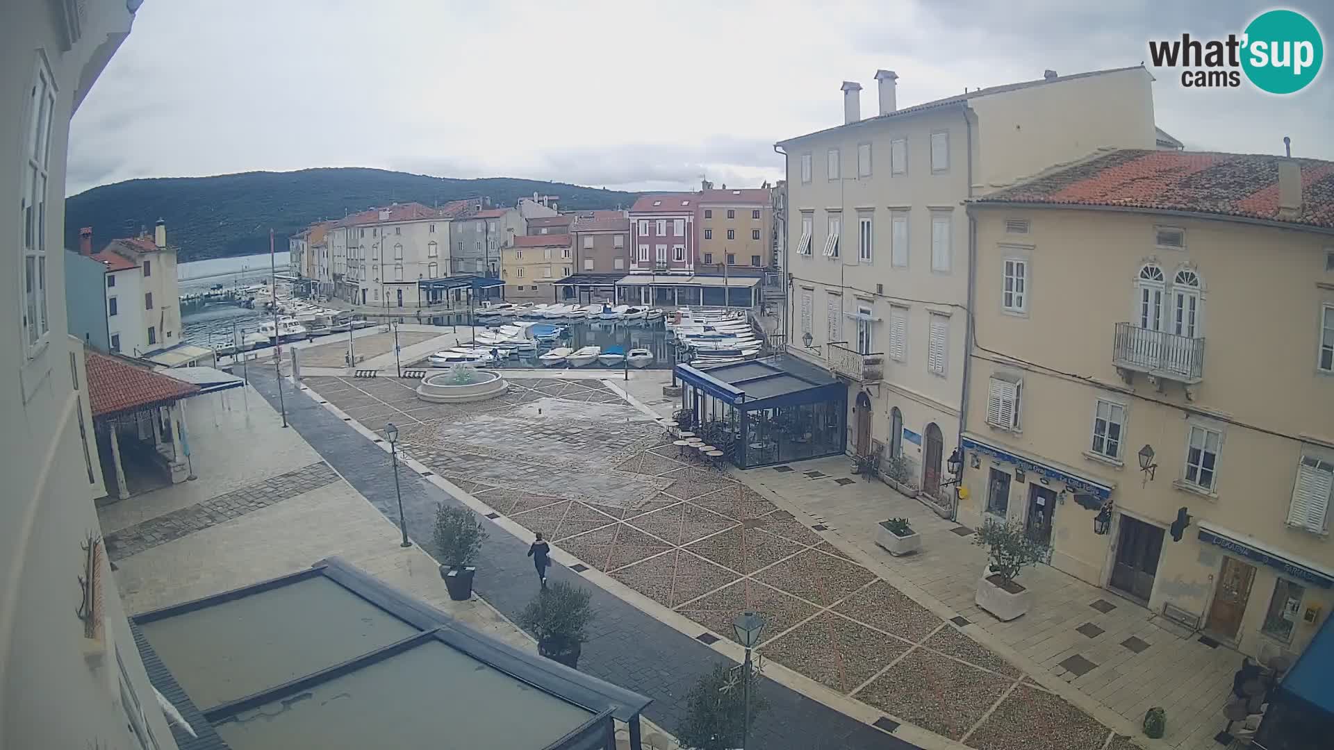 LIVE cam Cres città – piazza principale e “mandrač” – isola di Cherso – Croazia