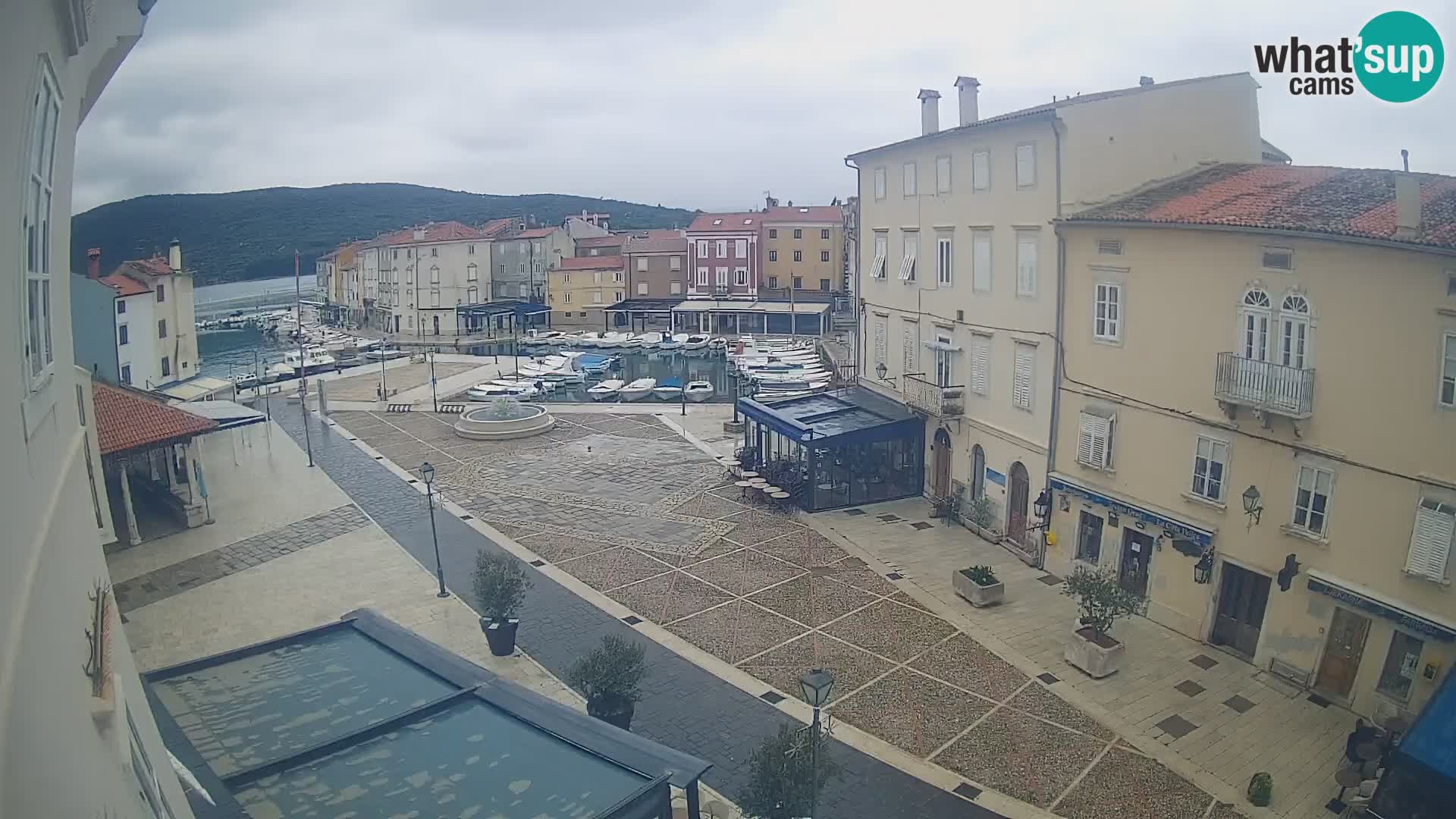 LIVE cam Cres Stadt – Hauptplatz und “mandrač” – Cres Insel – Kroatien