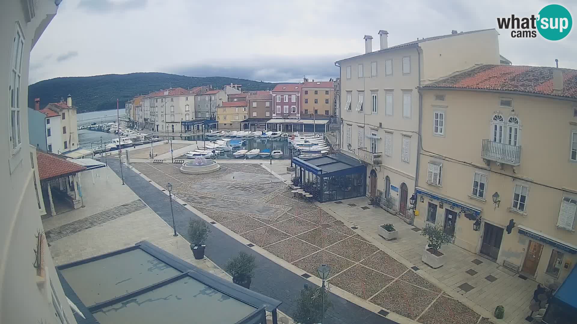 LIVE cam Cres Stadt – Hauptplatz und “mandrač” – Cres Insel – Kroatien