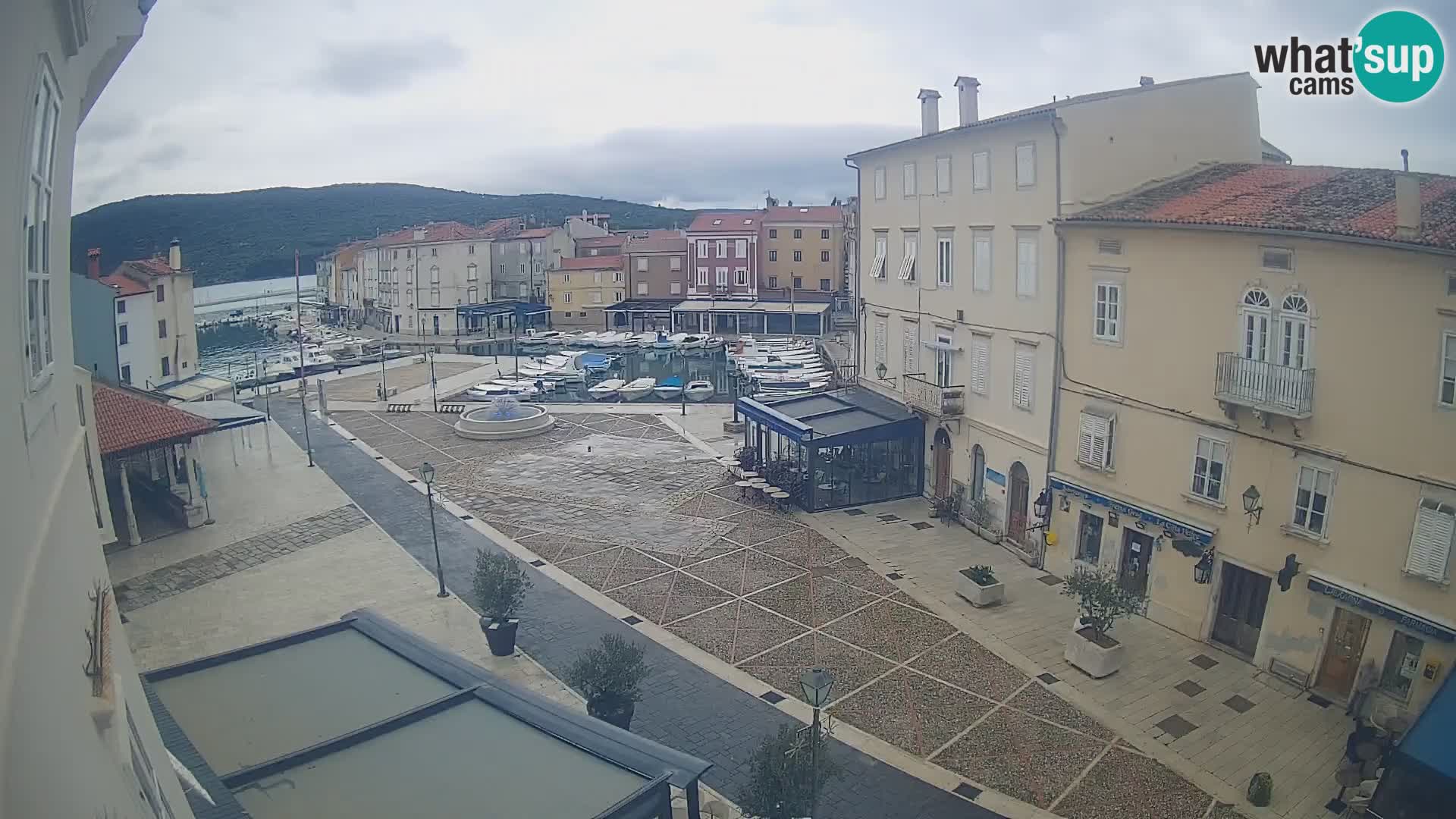 LIVE cam Cres Stadt – Hauptplatz und “mandrač” – Cres Insel – Kroatien