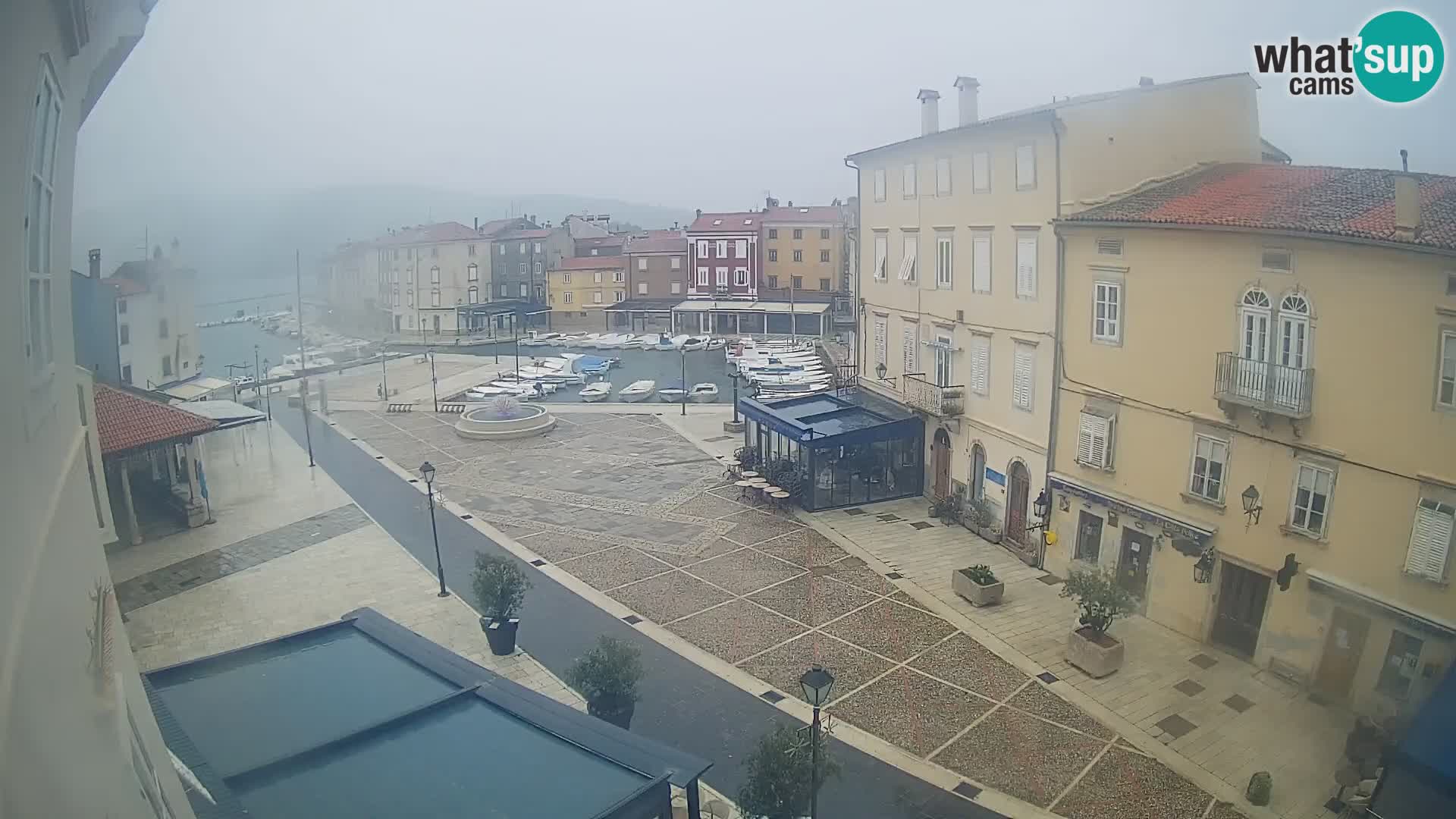 LIVE cam Cres Stadt – Hauptplatz und “mandrač” – Cres Insel – Kroatien