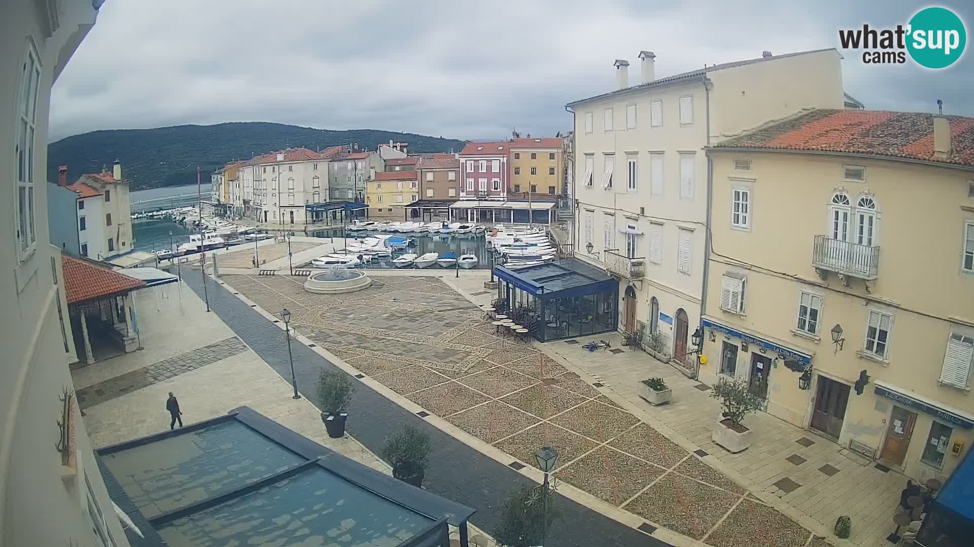 LIVE cam Cres Stadt – Hauptplatz und “mandrač” – Cres Insel – Kroatien