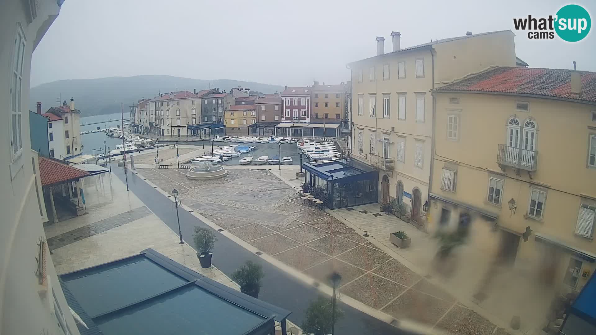 Cámara en vivo ciudad de Cres – plaza principal y “mandrač” – isla de Cres – Croacia