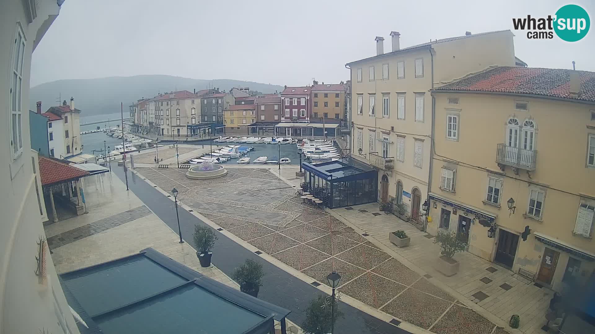 LIVE cam Cres Stadt – Hauptplatz und “mandrač” – Cres Insel – Kroatien