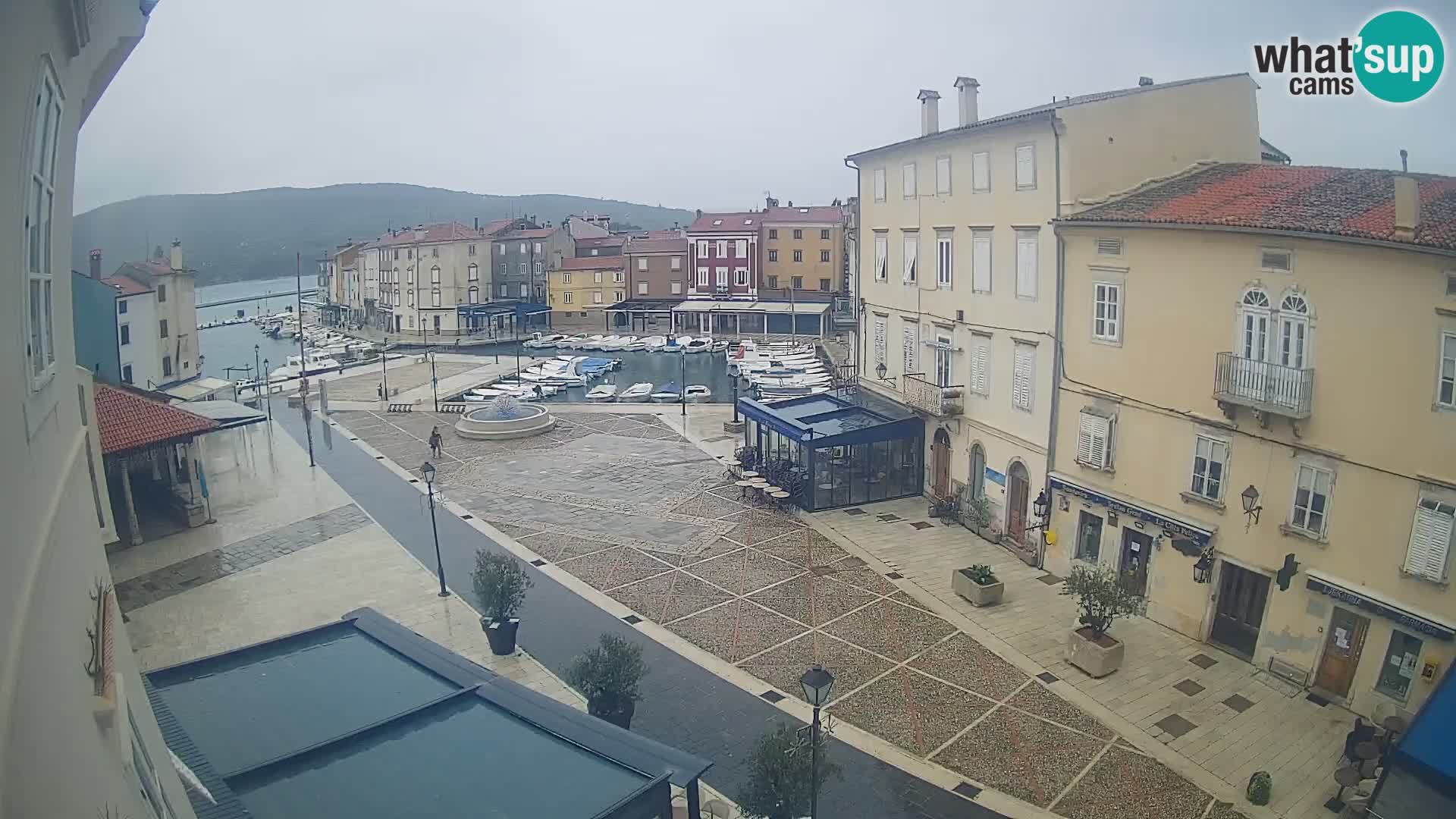 LIVE cam Cres Stadt – Hauptplatz und “mandrač” – Cres Insel – Kroatien