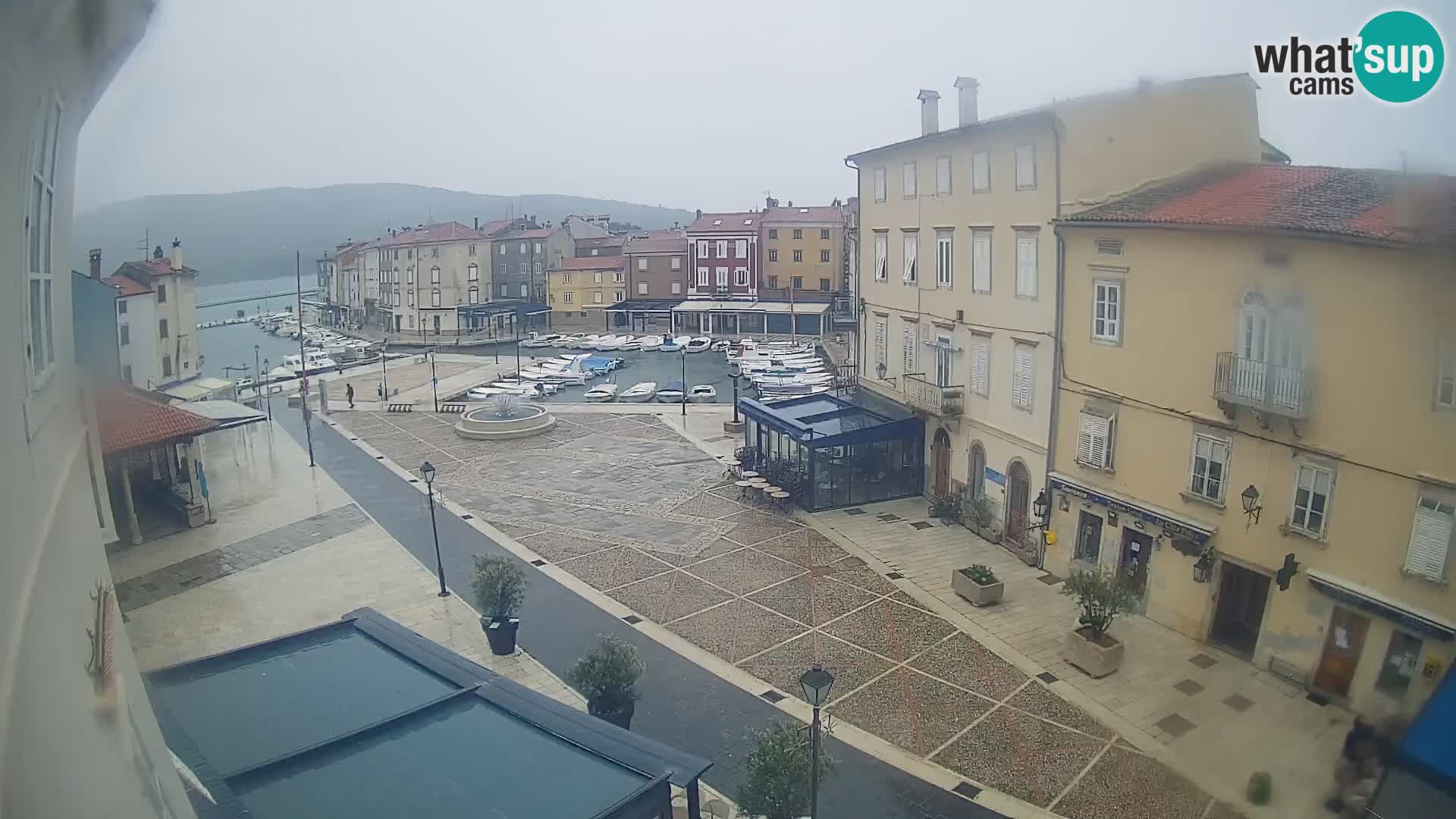 Cámara en vivo ciudad de Cres – plaza principal y “mandrač” – isla de Cres – Croacia