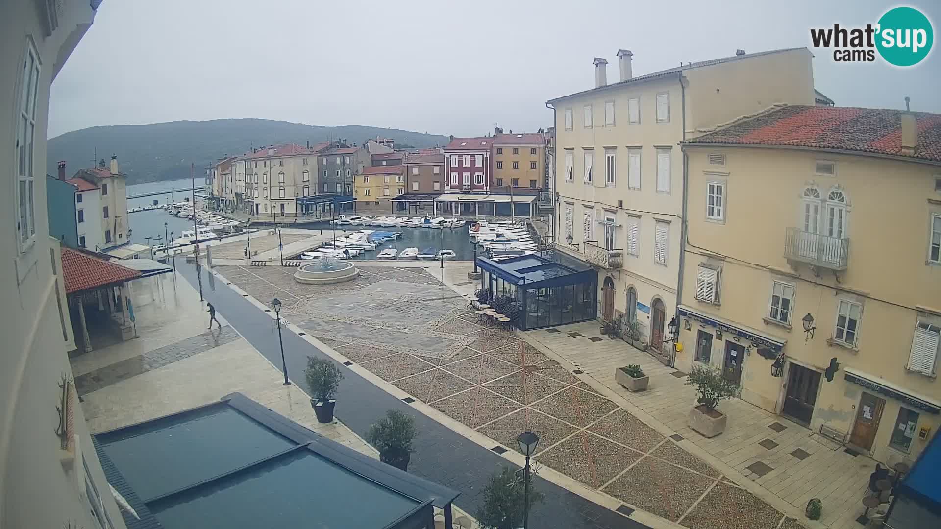 LIVE cam Cres città – piazza principale e “mandrač” – isola di Cherso – Croazia