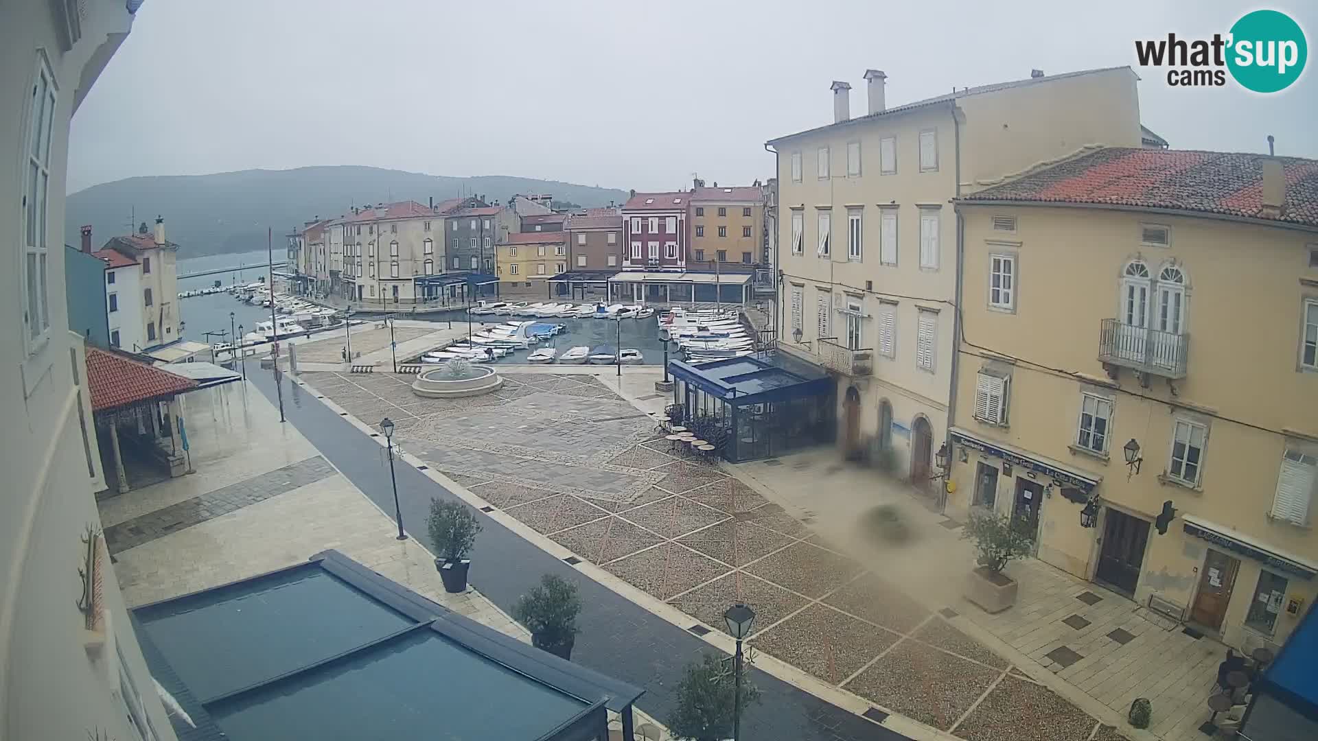 LIVE cam Cres città – piazza principale e “mandrač” – isola di Cherso – Croazia