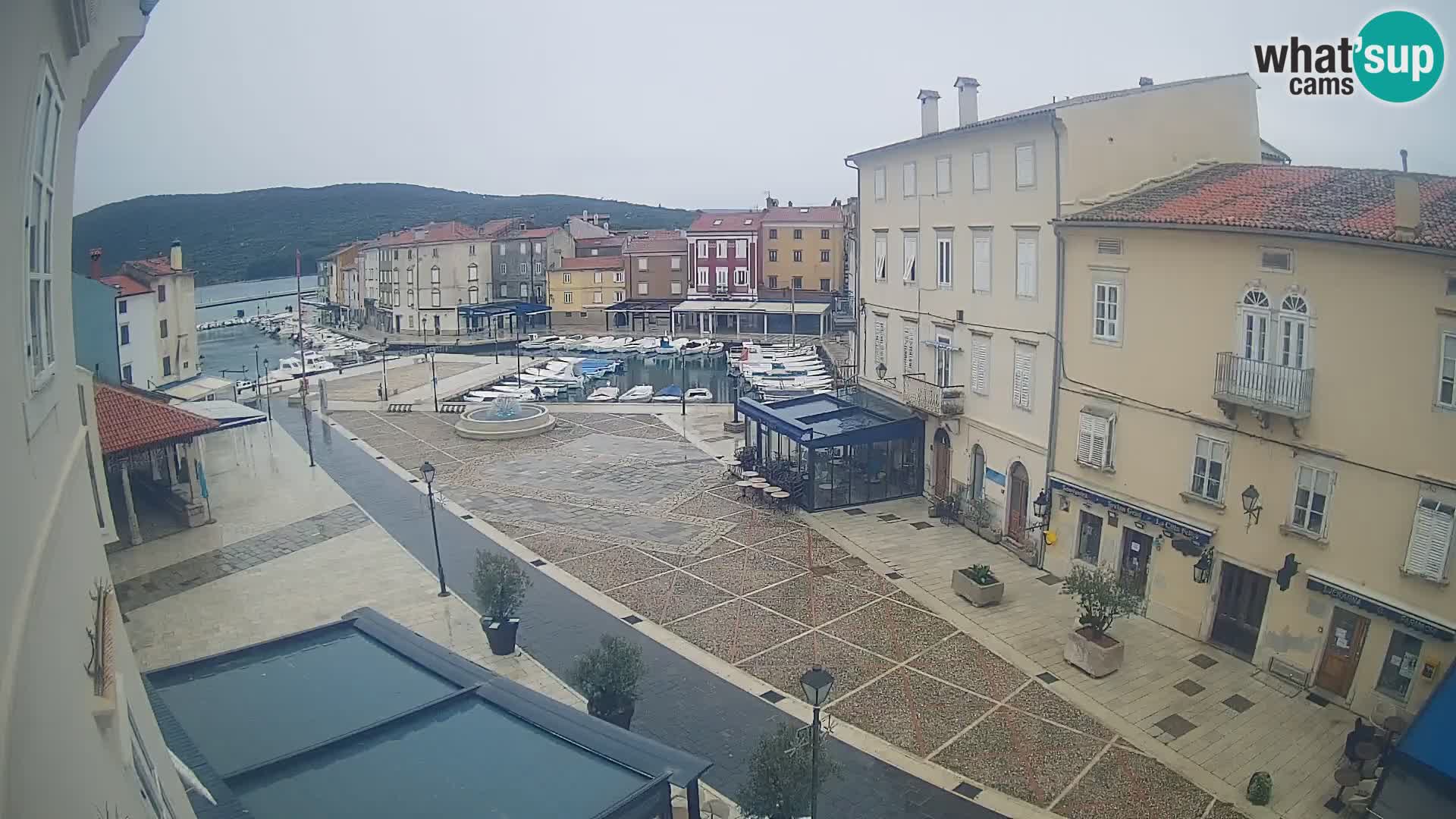 LIVE cam Cres Stadt – Hauptplatz und “mandrač” – Cres Insel – Kroatien