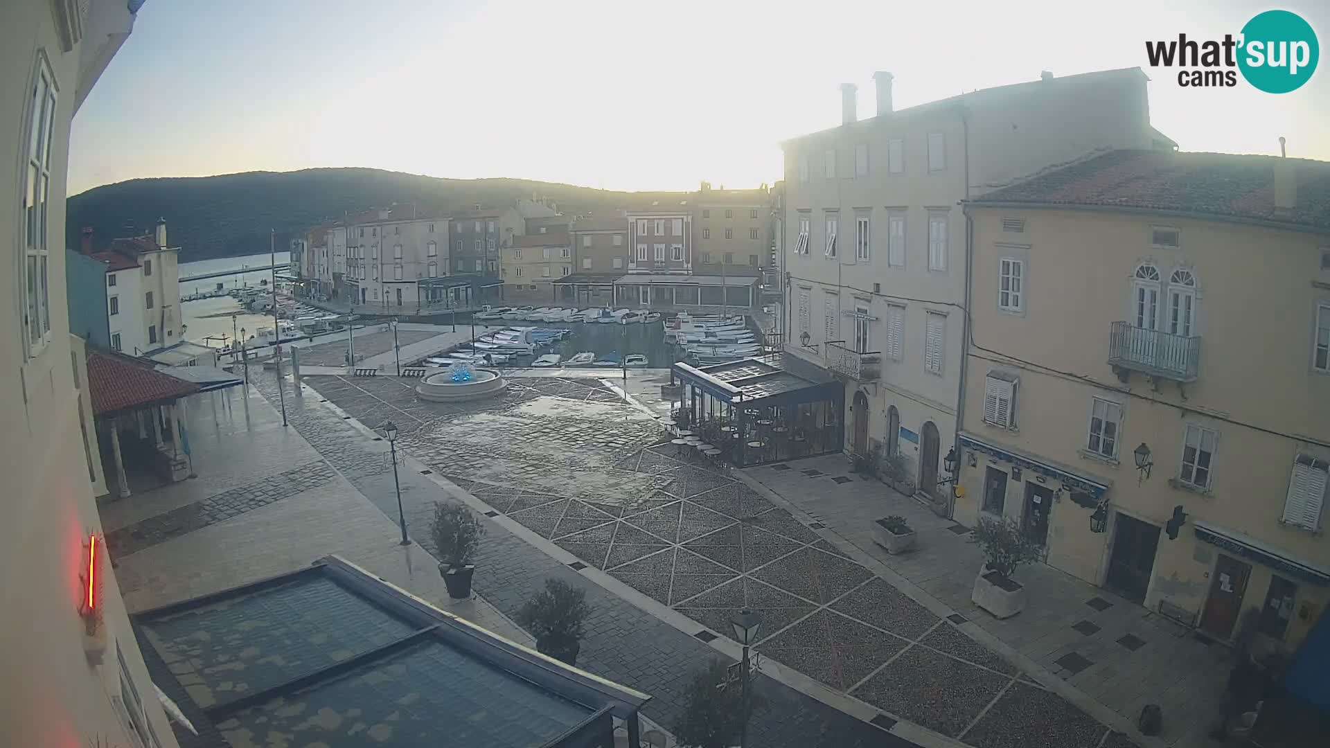 LIVE cam Cres città – piazza principale e “mandrač” – isola di Cherso – Croazia