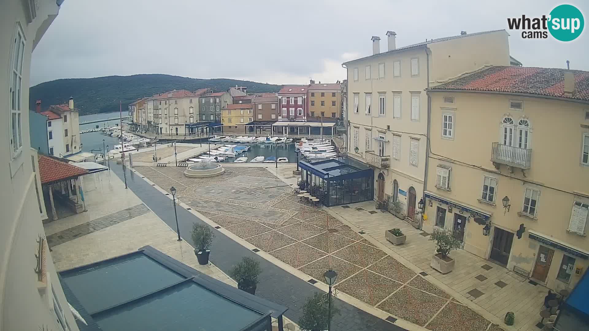 LIVE cam Cres città – piazza principale e “mandrač” – isola di Cherso – Croazia