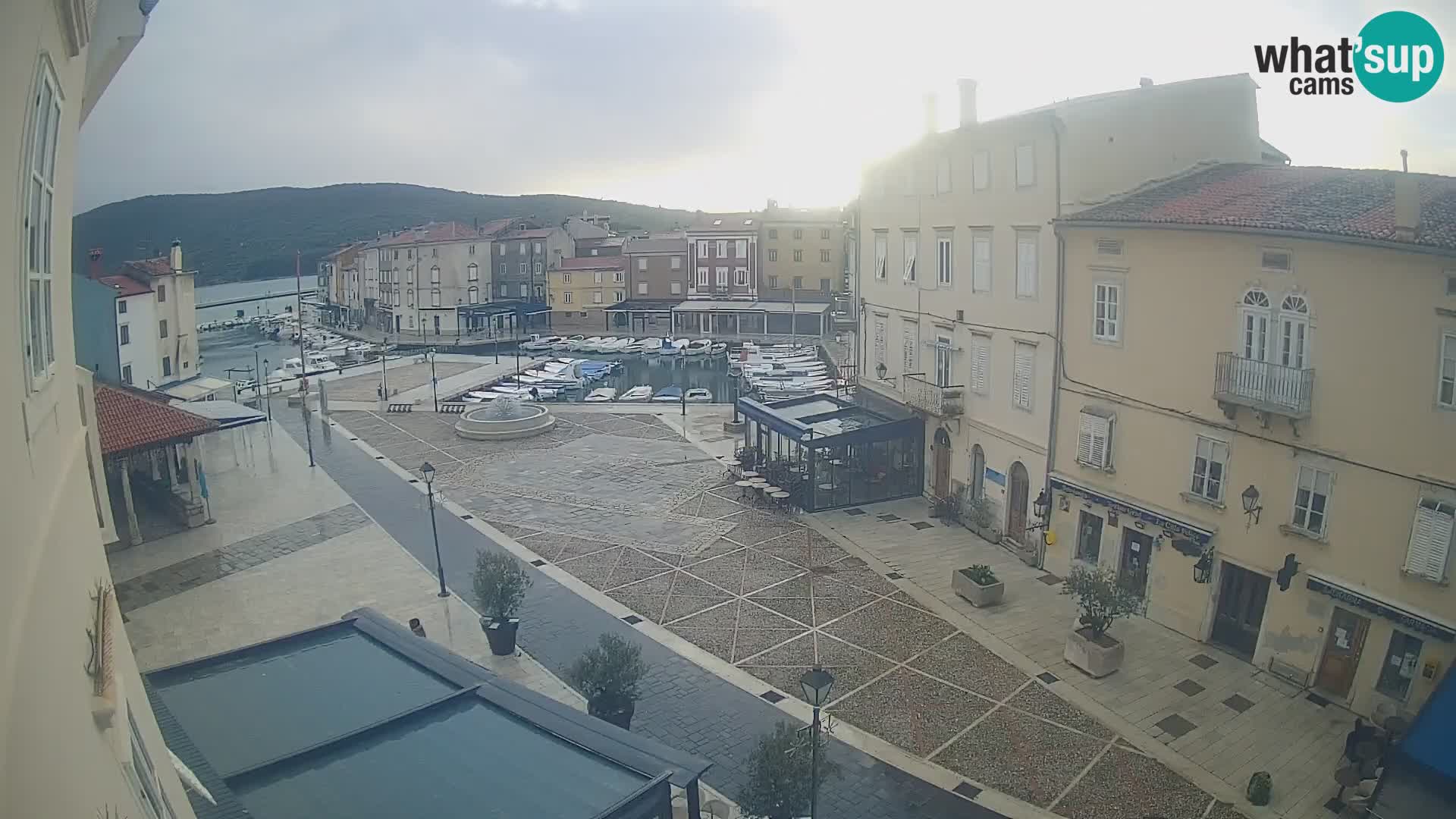 LIVE cam Cres Stadt – Hauptplatz und “mandrač” – Cres Insel – Kroatien