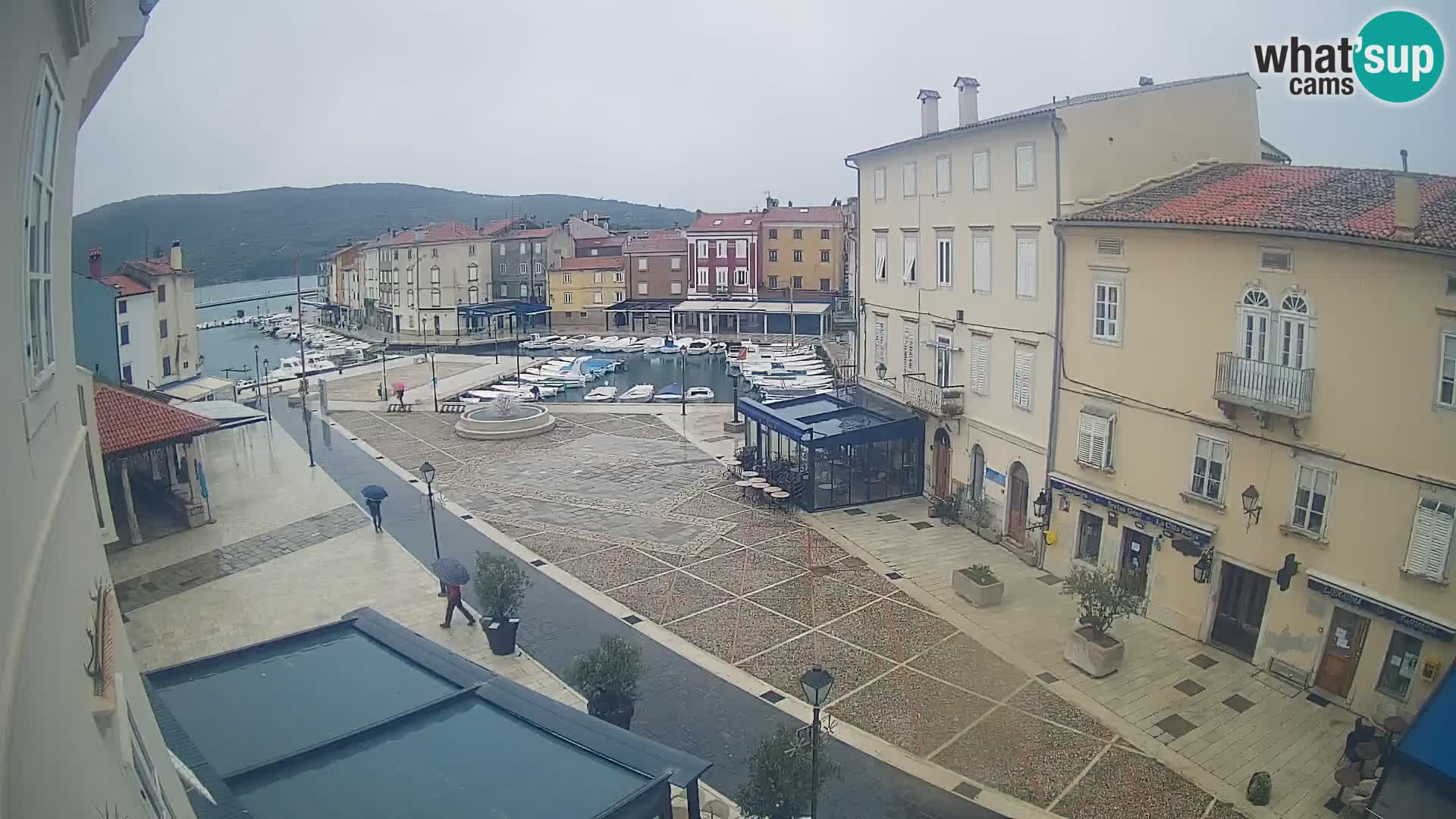 Cámara en vivo ciudad de Cres – plaza principal y “mandrač” – isla de Cres – Croacia