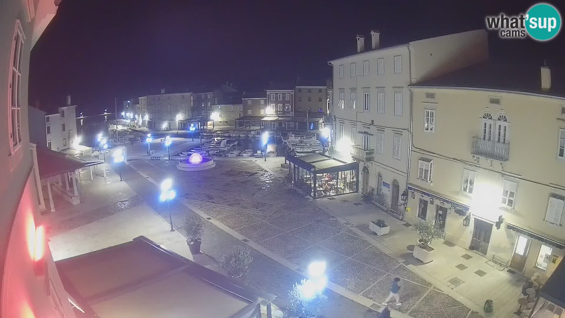 Cámara en vivo ciudad de Cres – plaza principal y “mandrač” – isla de Cres – Croacia