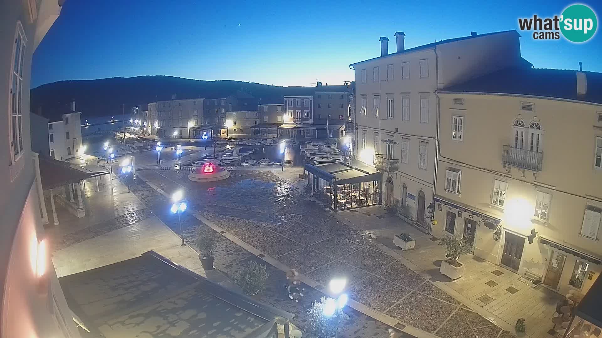 LIVE cam Cres città – piazza principale e “mandrač” – isola di Cherso – Croazia