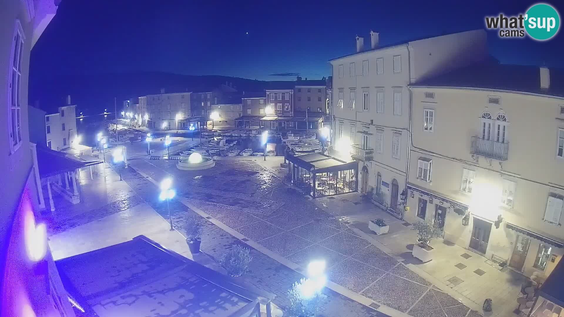 LIVE cam Cres città – piazza principale e “mandrač” – isola di Cherso – Croazia