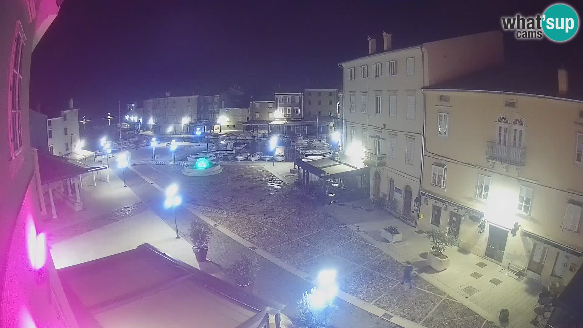 LIVE cam Cres città – piazza principale e “mandrač” – isola di Cherso – Croazia