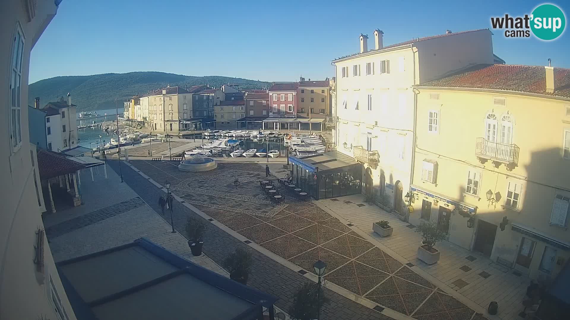 LIVE cam Cres Stadt – Hauptplatz und “mandrač” – Cres Insel – Kroatien