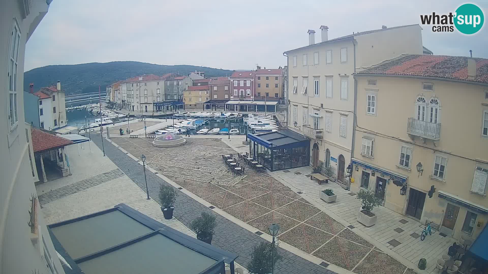 LIVE cam Cres Stadt – Hauptplatz und “mandrač” – Cres Insel – Kroatien