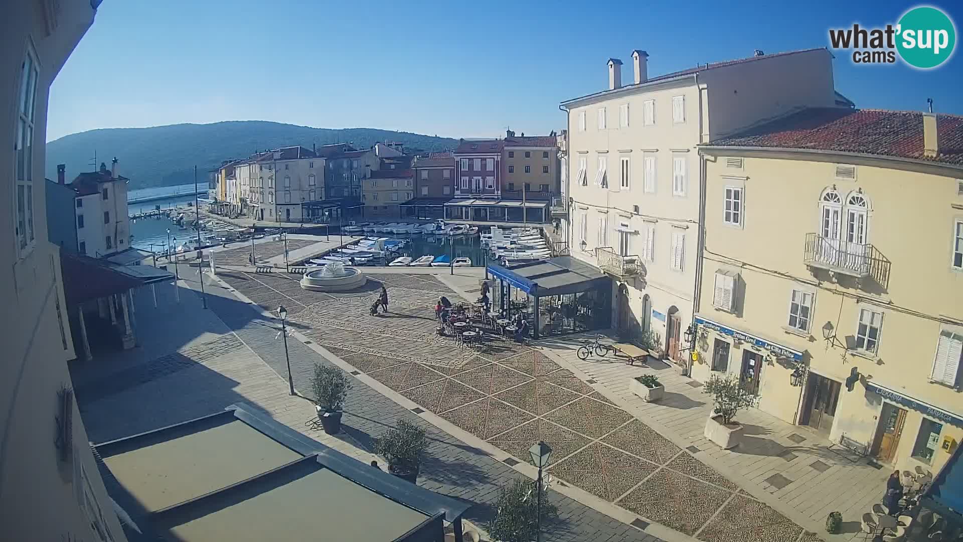 LIVE cam Cres città – piazza principale e “mandrač” – isola di Cherso – Croazia