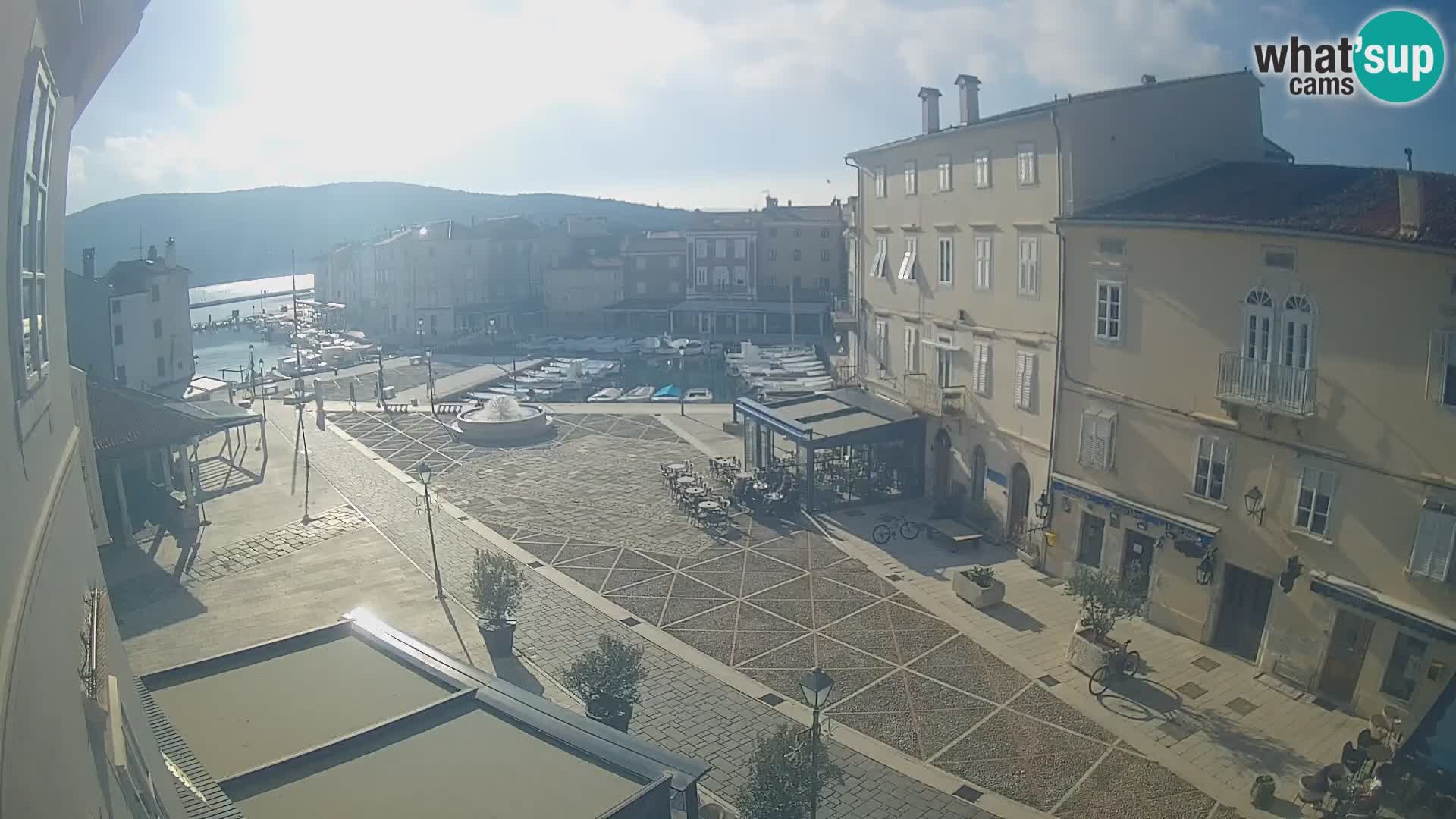 LIVE cam Cres città – piazza principale e “mandrač” – isola di Cherso – Croazia