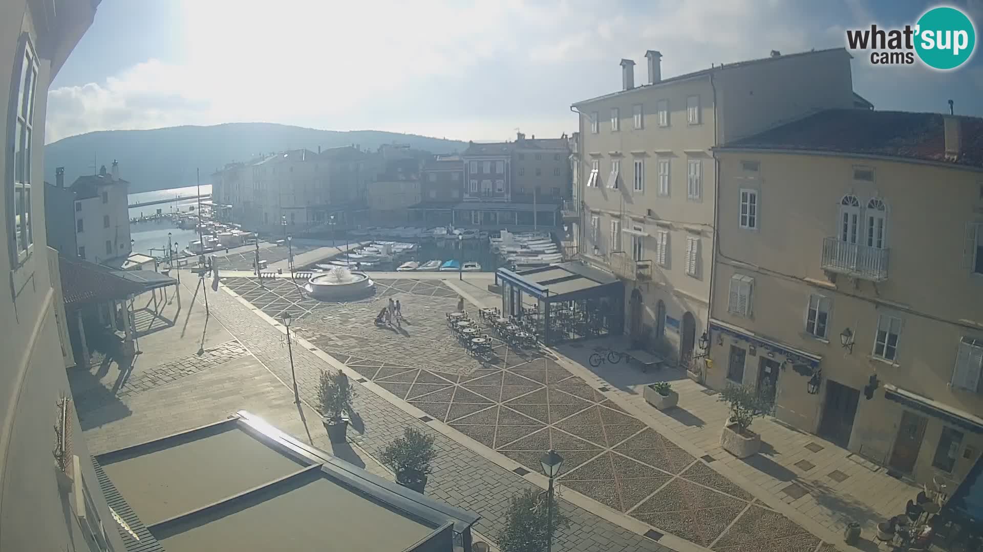 LIVE cam Cres Stadt – Hauptplatz und “mandrač” – Cres Insel – Kroatien