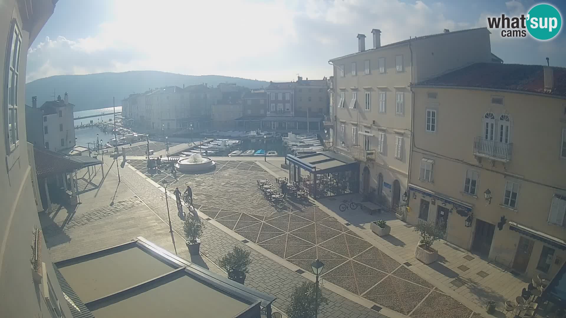 LIVE cam Cres città – piazza principale e “mandrač” – isola di Cherso – Croazia