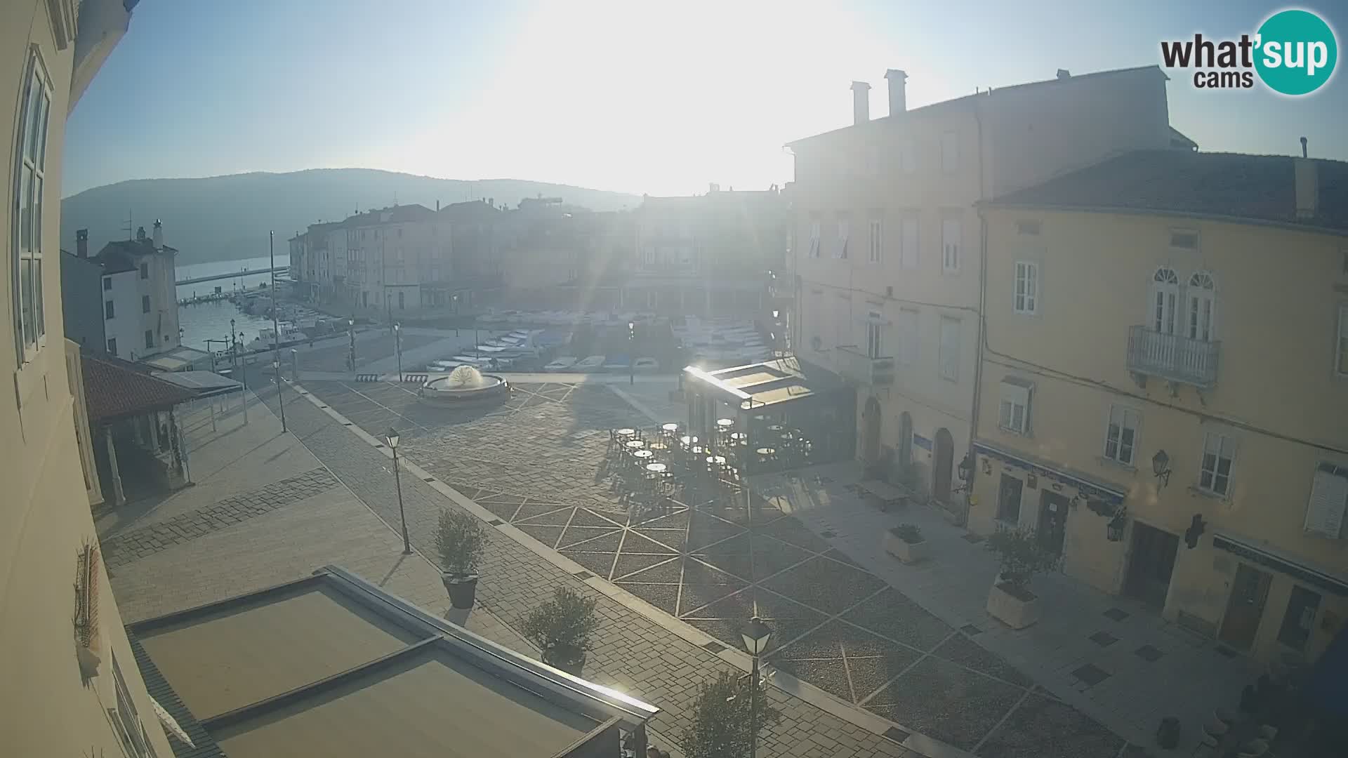 LIVE cam Cres città – piazza principale e “mandrač” – isola di Cherso – Croazia