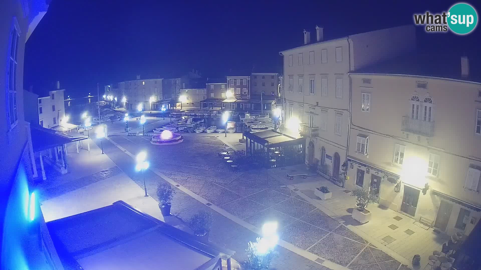 Cámara en vivo ciudad de Cres – plaza principal y “mandrač” – isla de Cres – Croacia