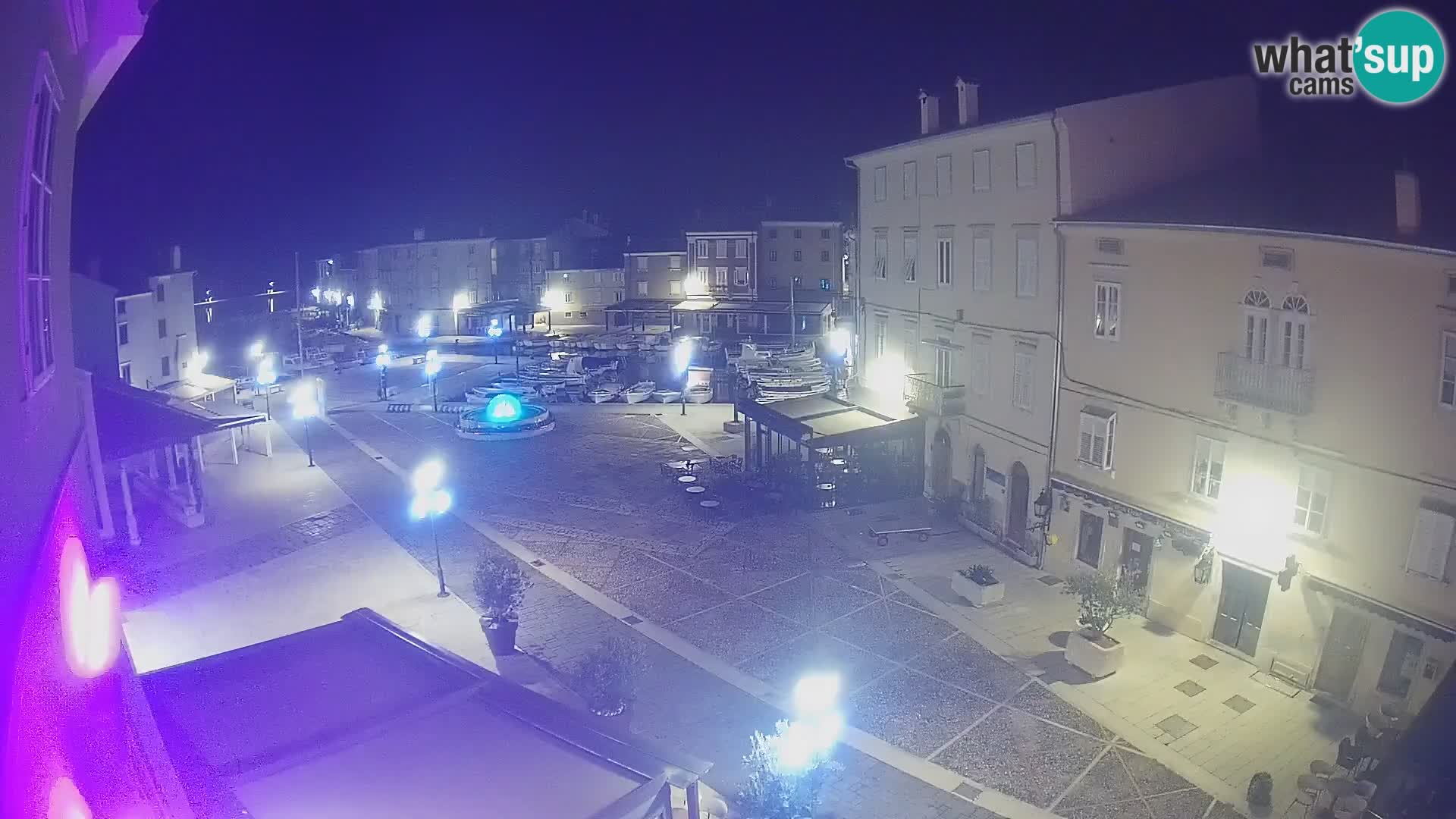 Cámara en vivo ciudad de Cres – plaza principal y “mandrač” – isla de Cres – Croacia