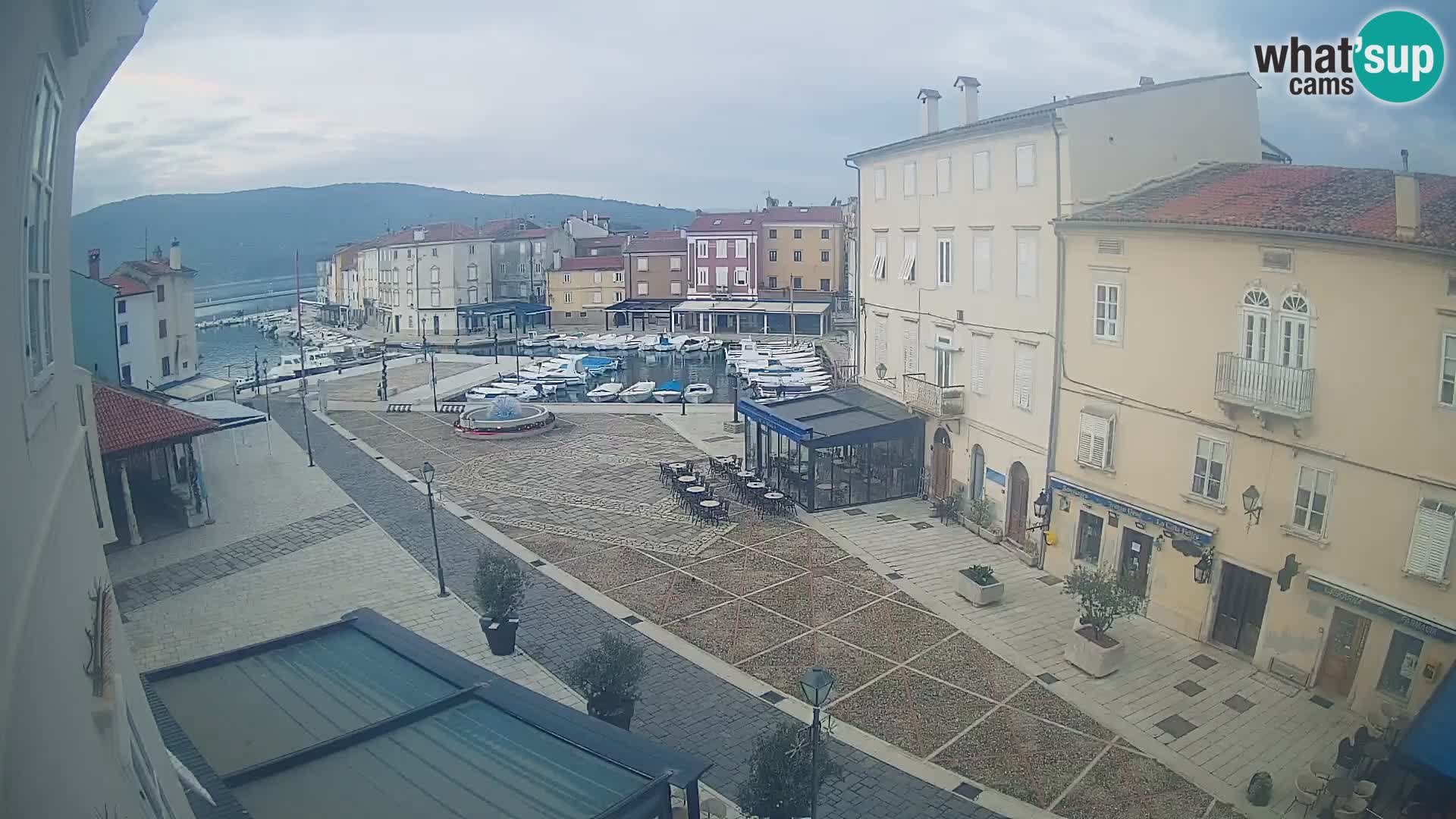 LIVE cam Cres Stadt – Hauptplatz und “mandrač” – Cres Insel – Kroatien