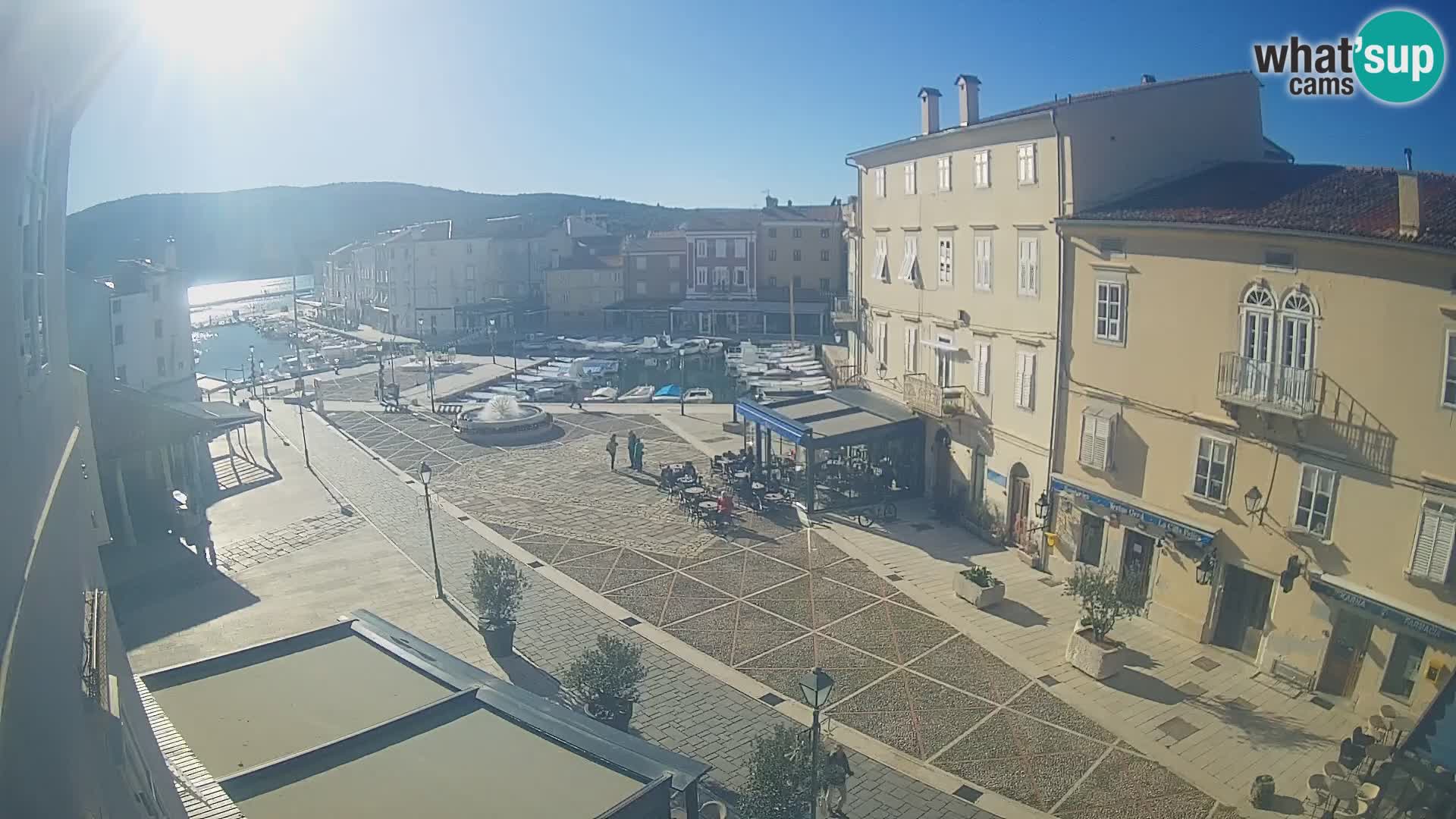 LIVE cam Cres Stadt – Hauptplatz und “mandrač” – Cres Insel – Kroatien