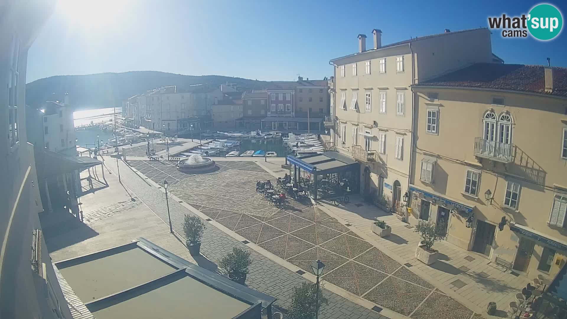 LIVE cam Cres città – piazza principale e “mandrač” – isola di Cherso – Croazia