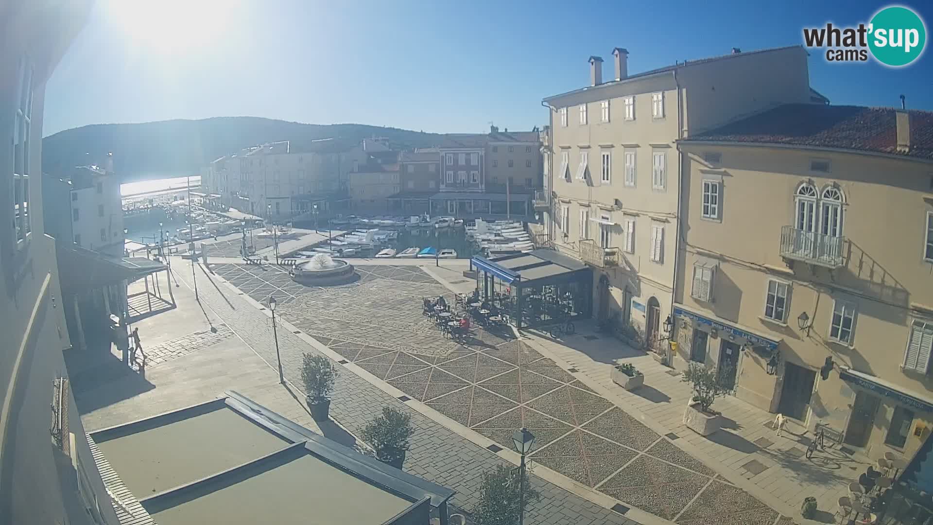 LIVE cam Cres città – piazza principale e “mandrač” – isola di Cherso – Croazia